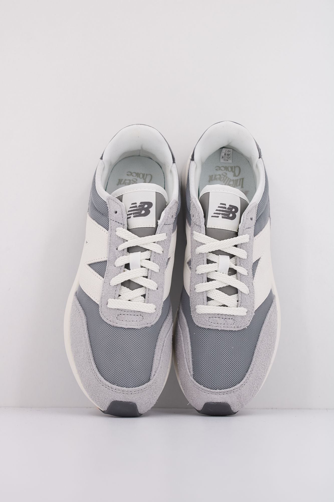 NEW BALANCE U370 en color GRIS (3)