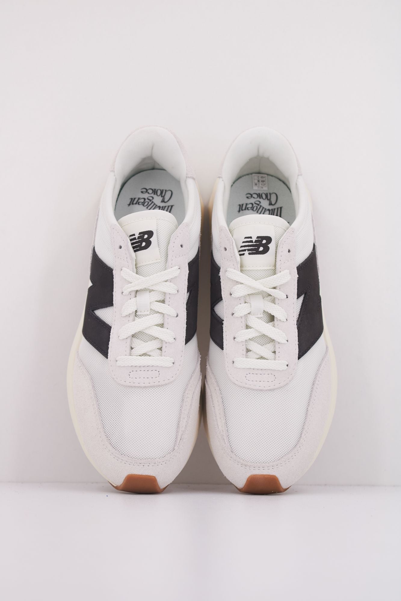 NEW BALANCE U370 CA en color BLANCO (3)