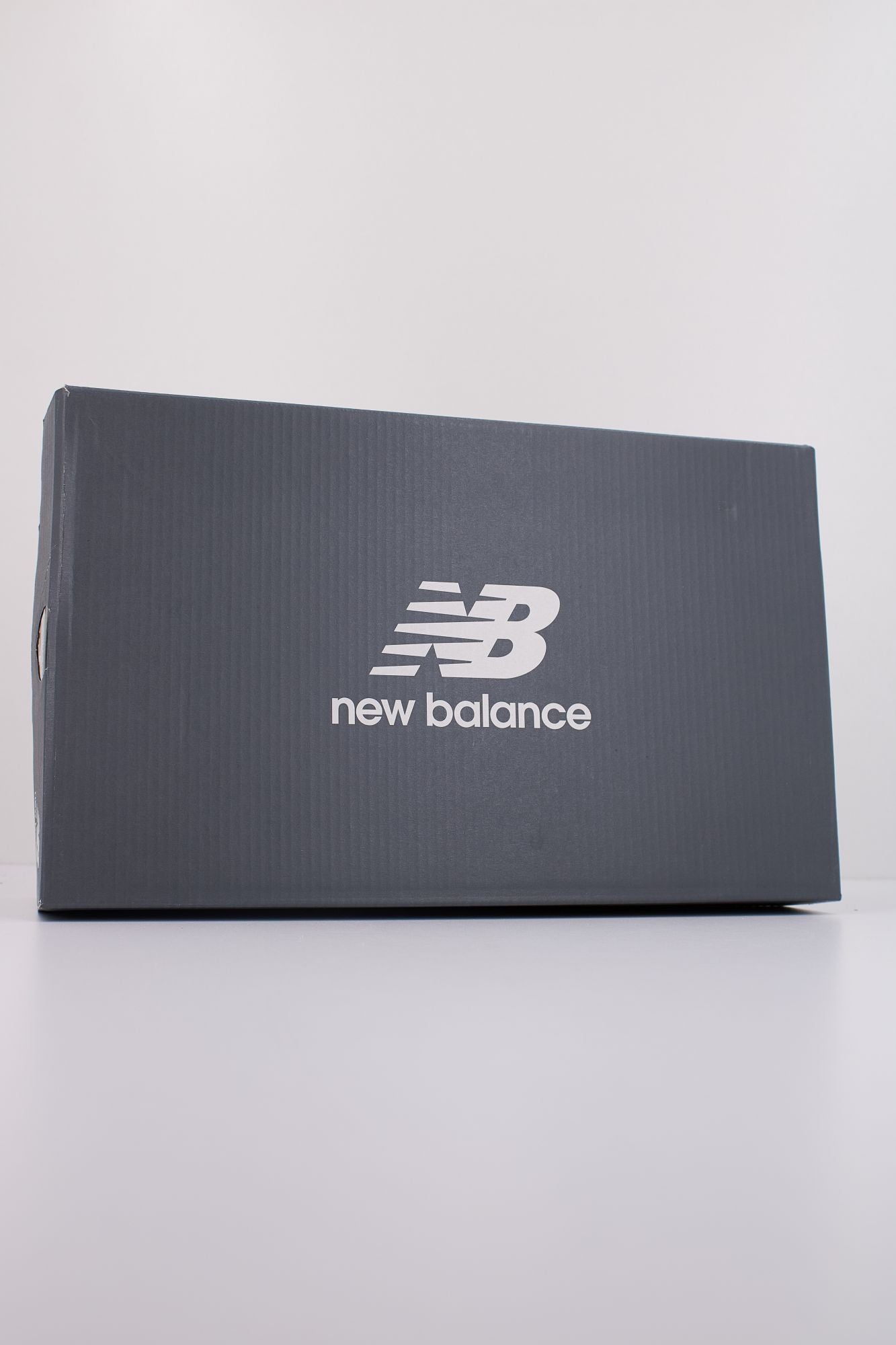 NEW BALANCE U370 CA en color BLANCO (6)