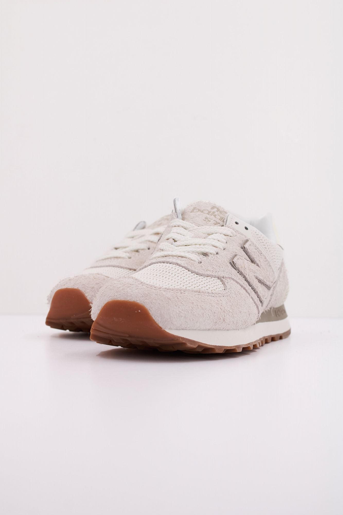 NEW BALANCE WL574  en color BEIS (2)