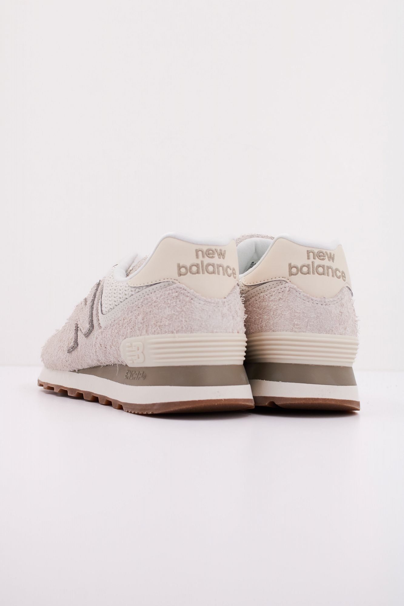 NEW BALANCE WL574  en color BEIS (4)