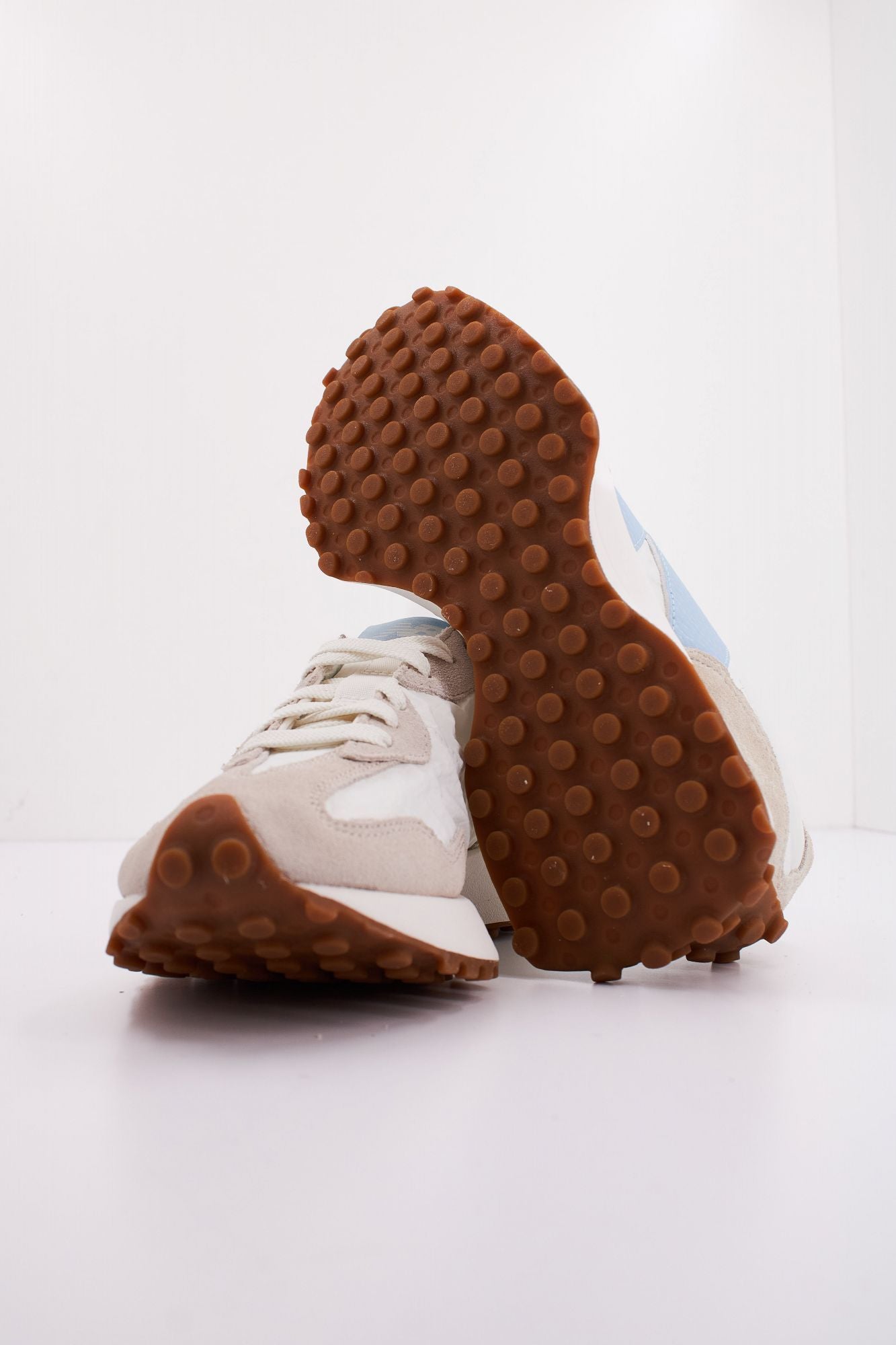 NEW BALANCE WS327 FTA  en color BEIS (5)