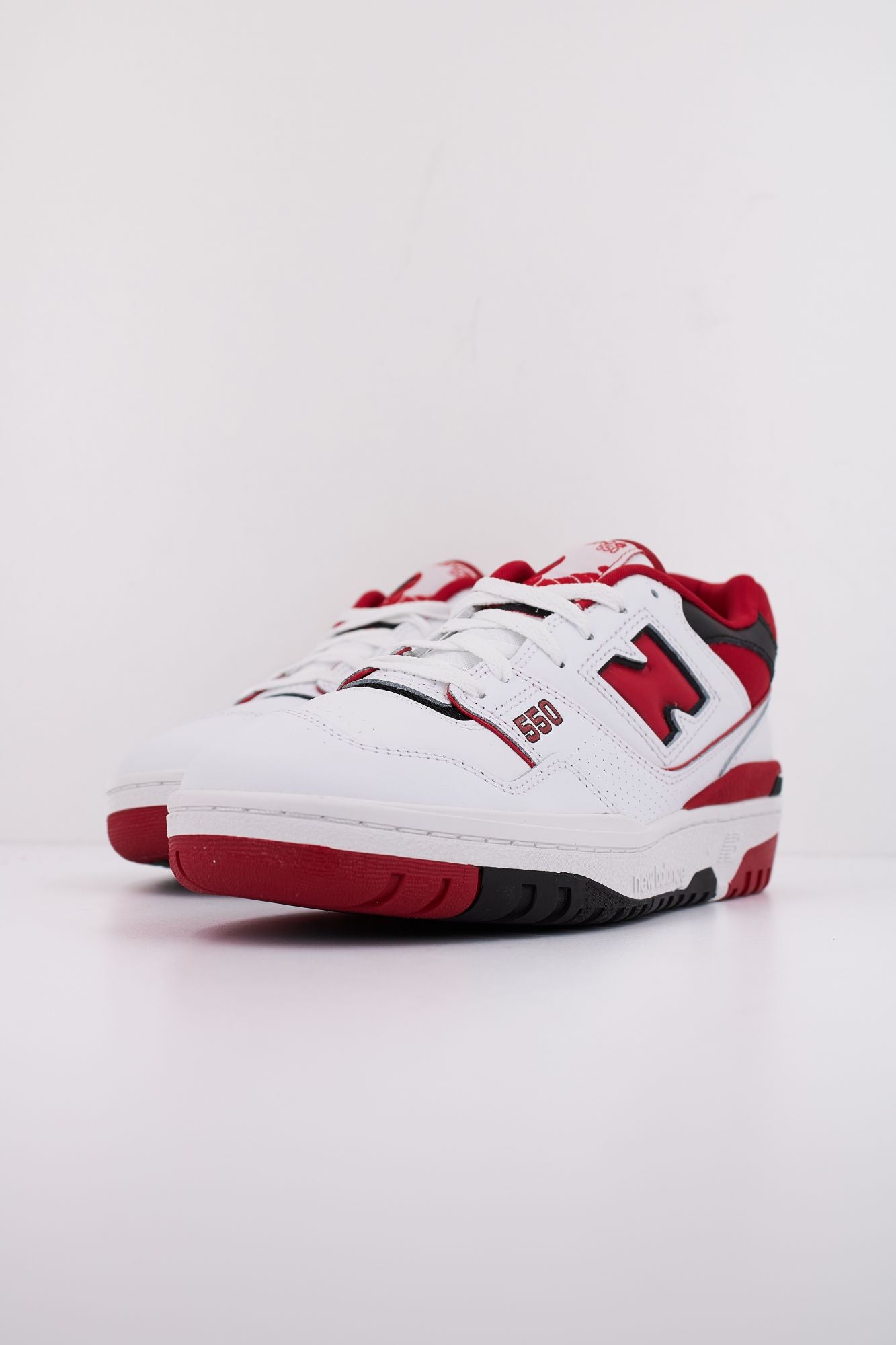 NEW BALANCE BB550 SE1 en color BLANCO (2)