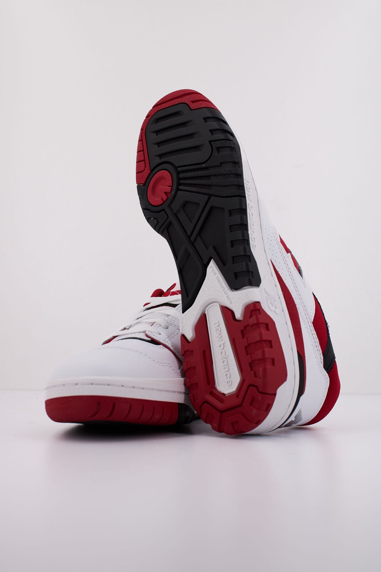 NEW BALANCE BB550 SE1 en color BLANCO (5)