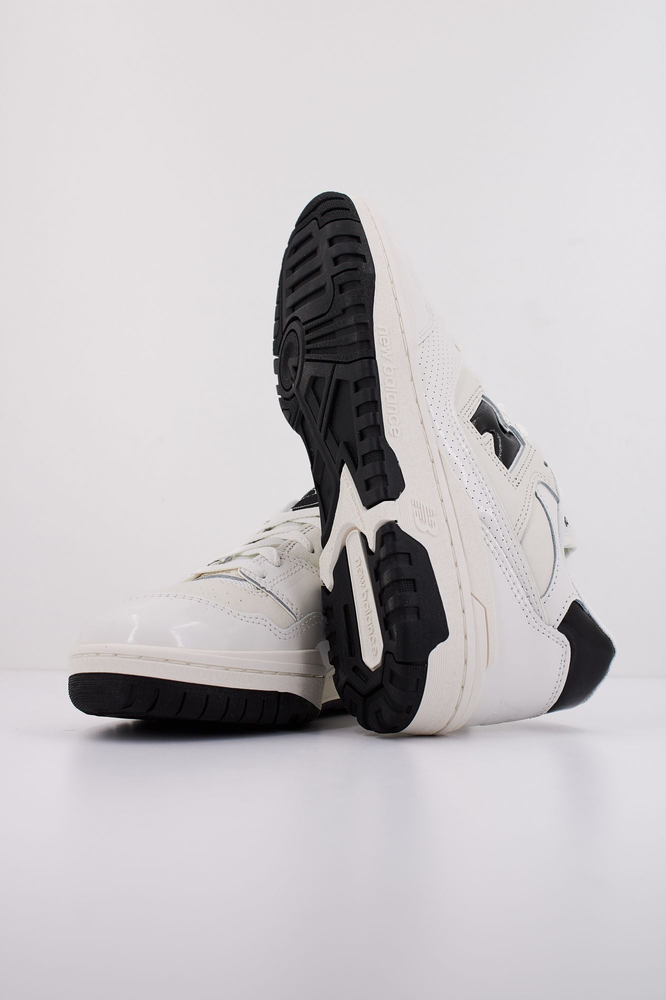 NEW BALANCE BB550 YKF  en color BLANCO (5)