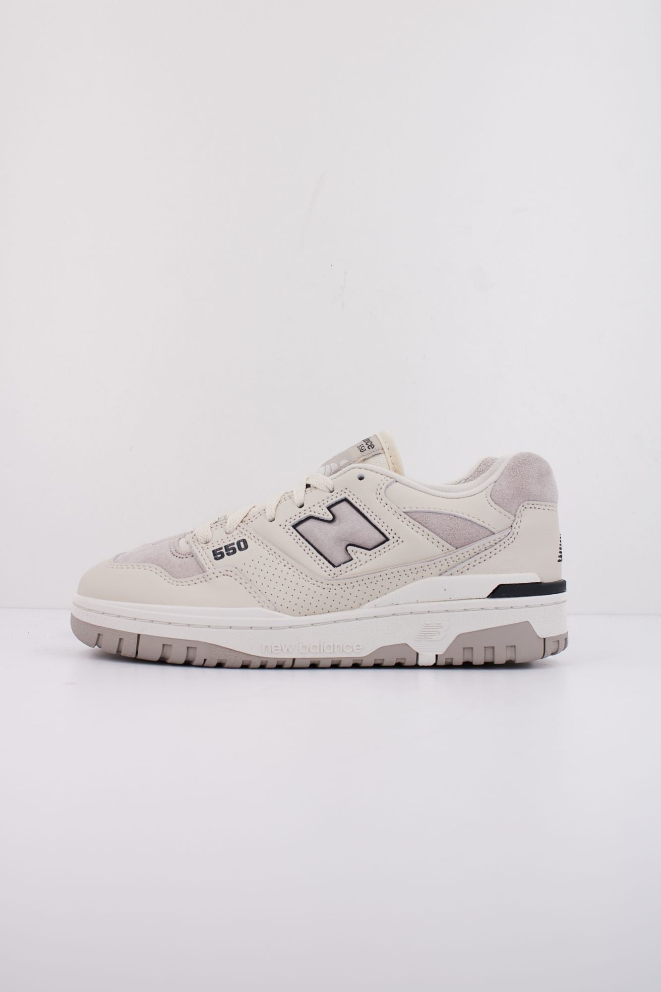 NEW BALANCE BBW550 RB en color BEIS (1)