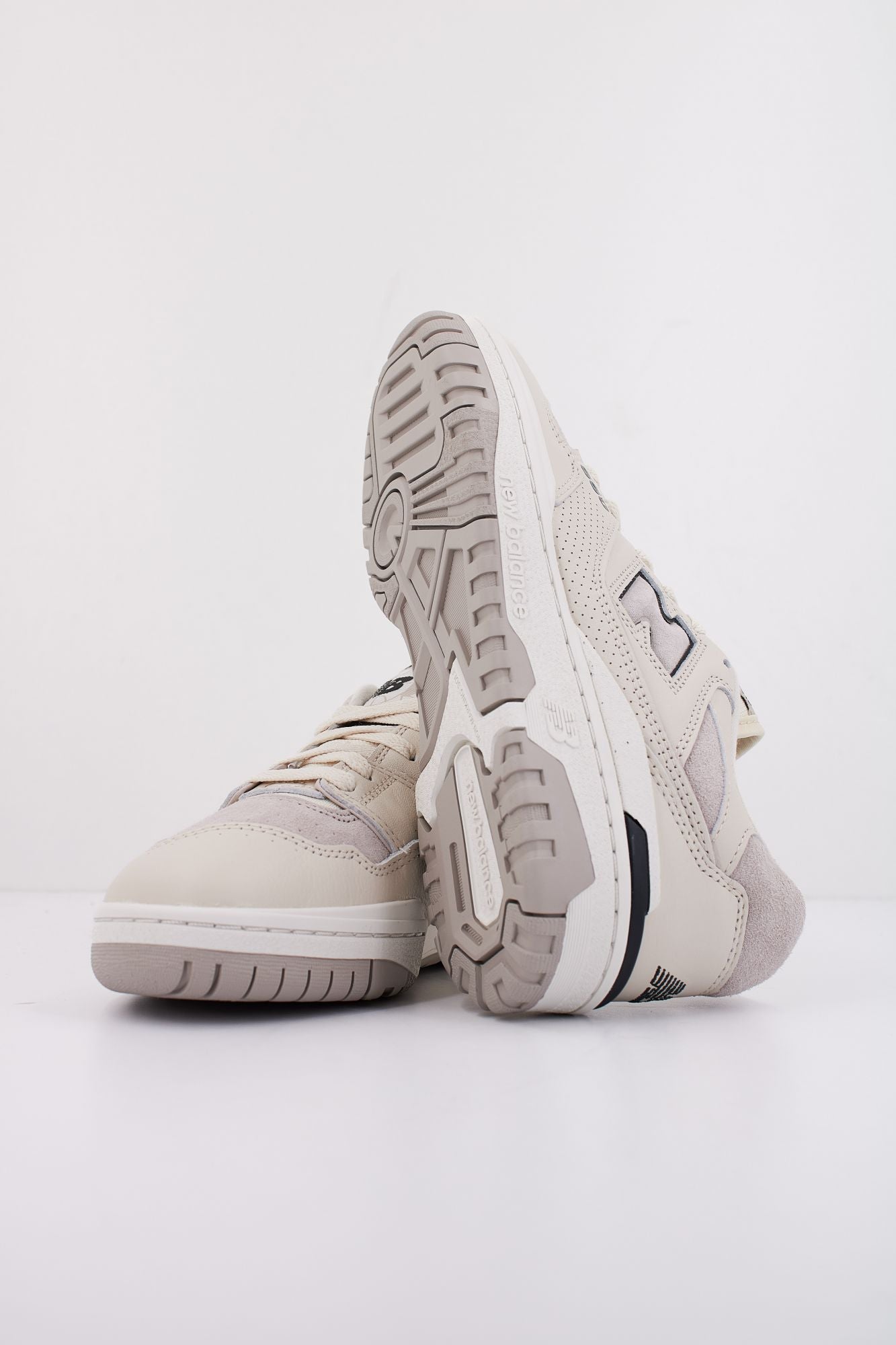 NEW BALANCE BBW550 RB en color BEIS (5)