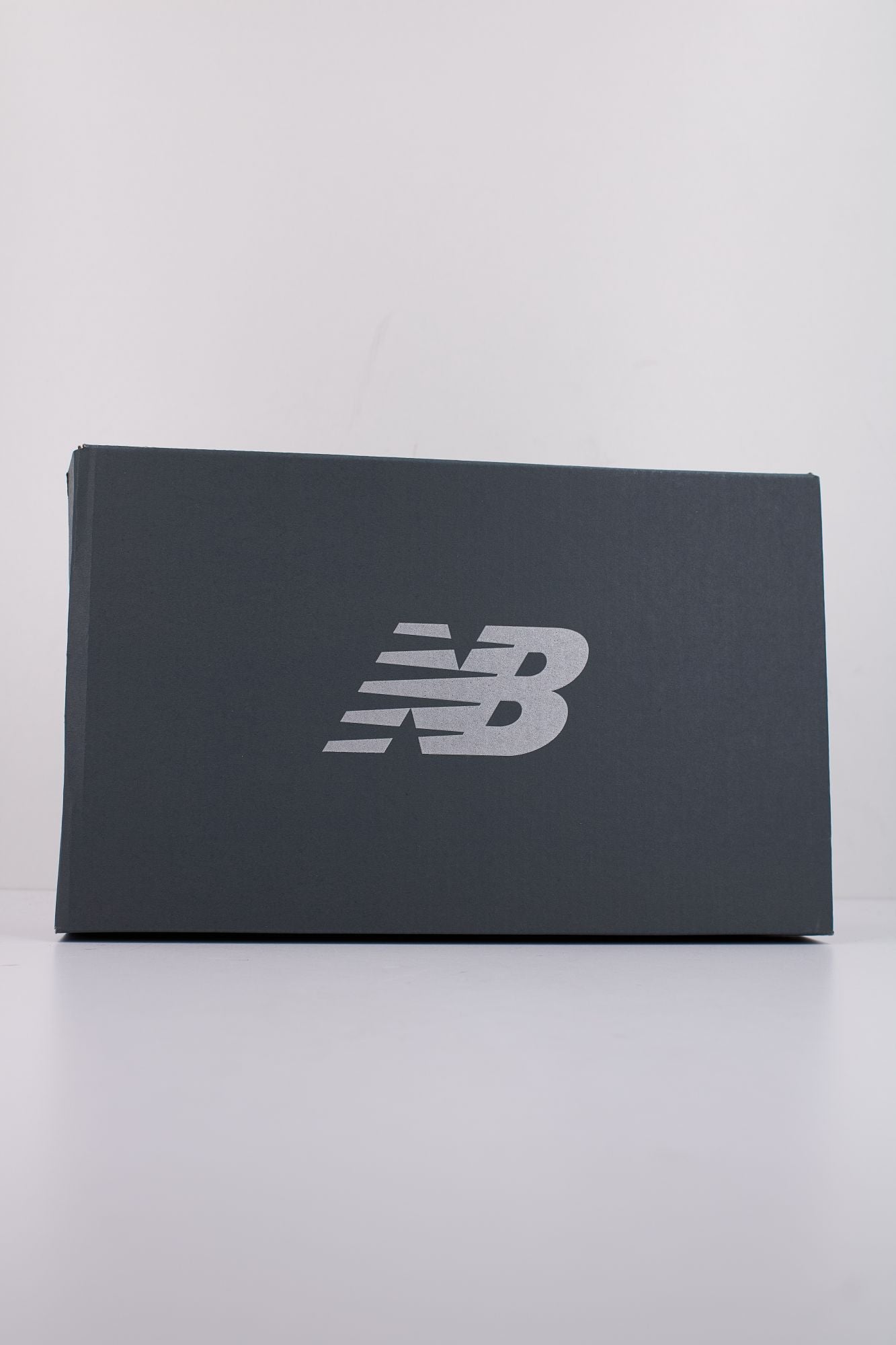 NEW BALANCE M2002 REI en color MARRON (6)