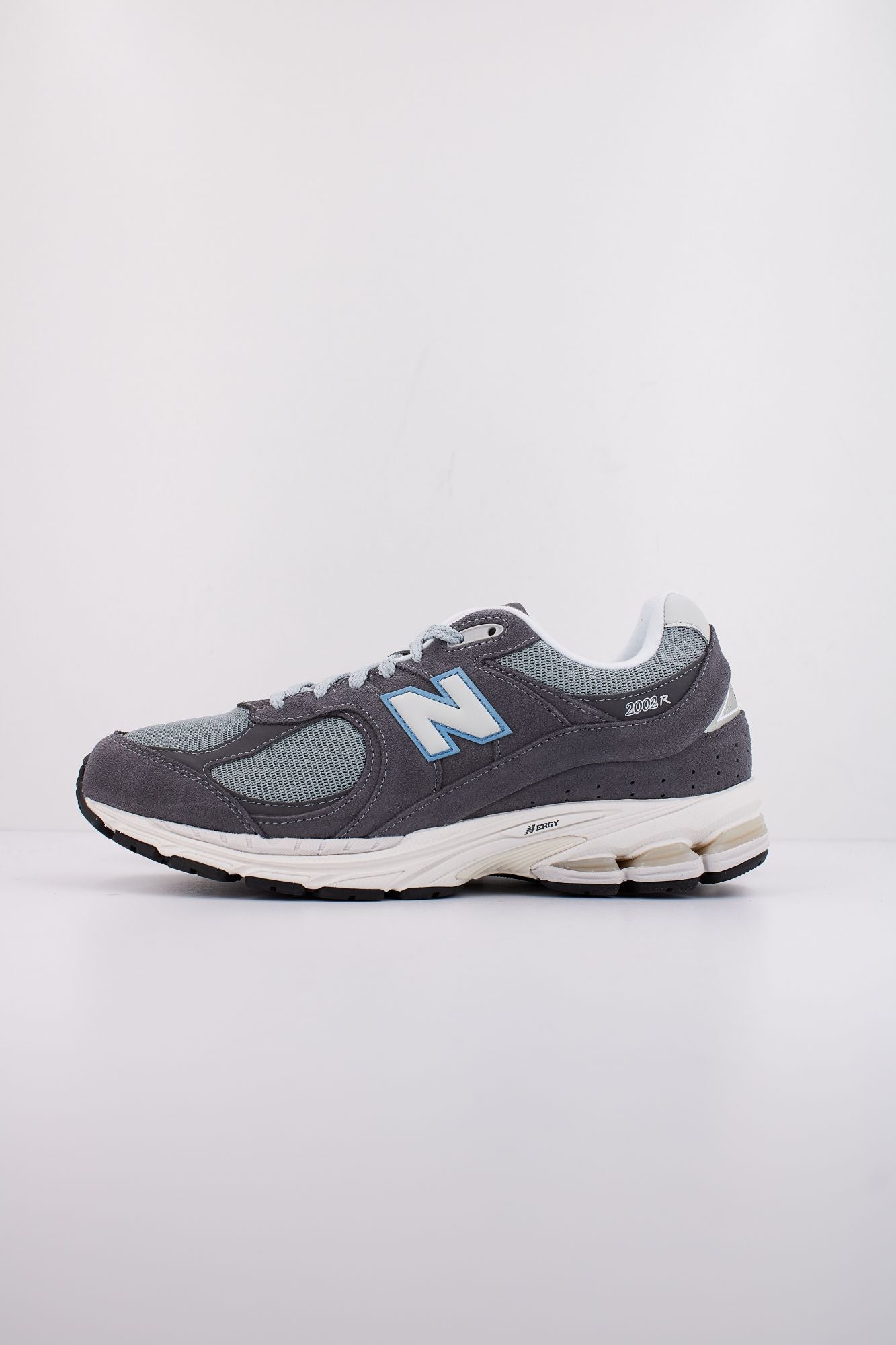 NEW BALANCE M2002 RFB en color GRIS (1)