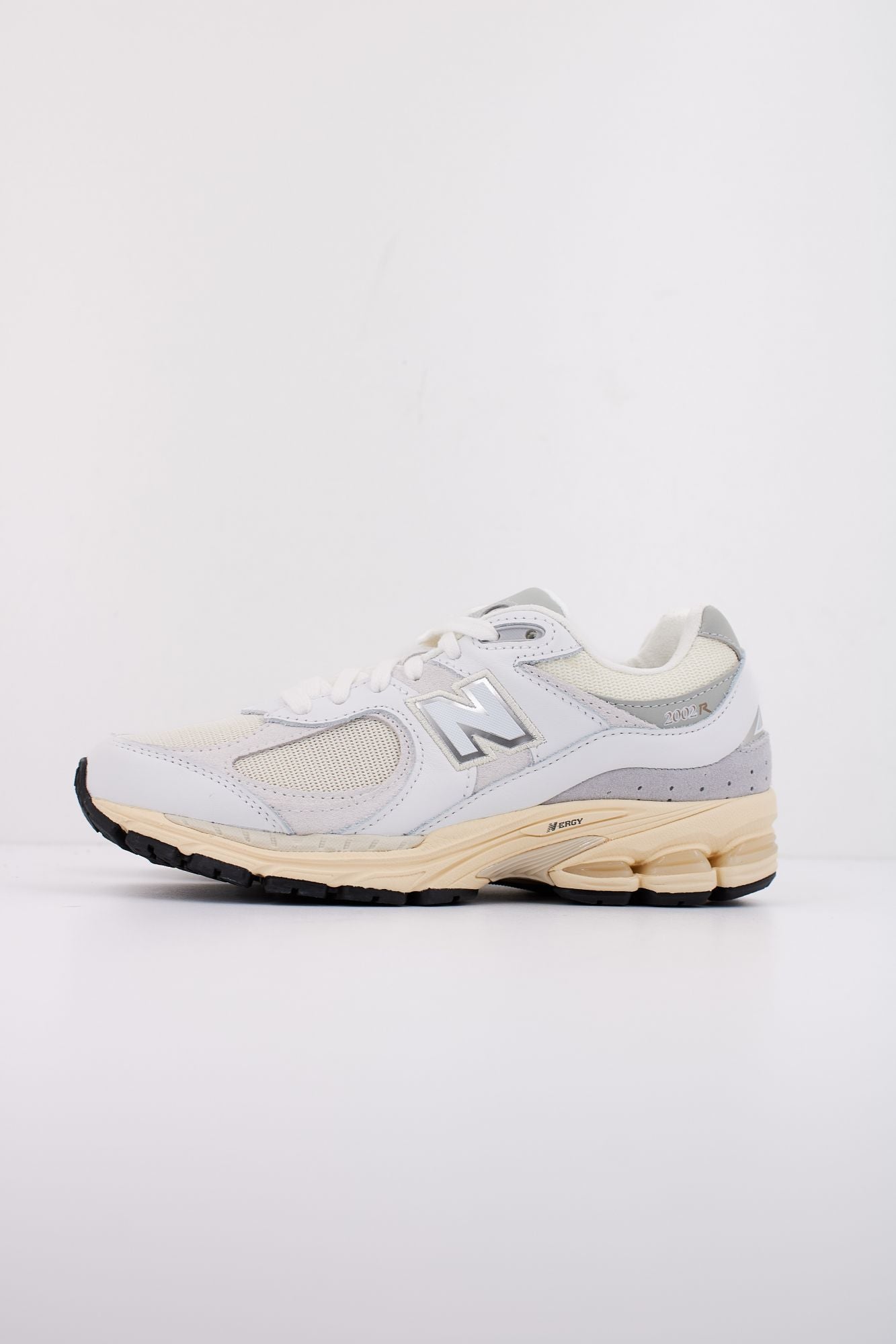 NEW BALANCE M2002  en color BLANCO (1)