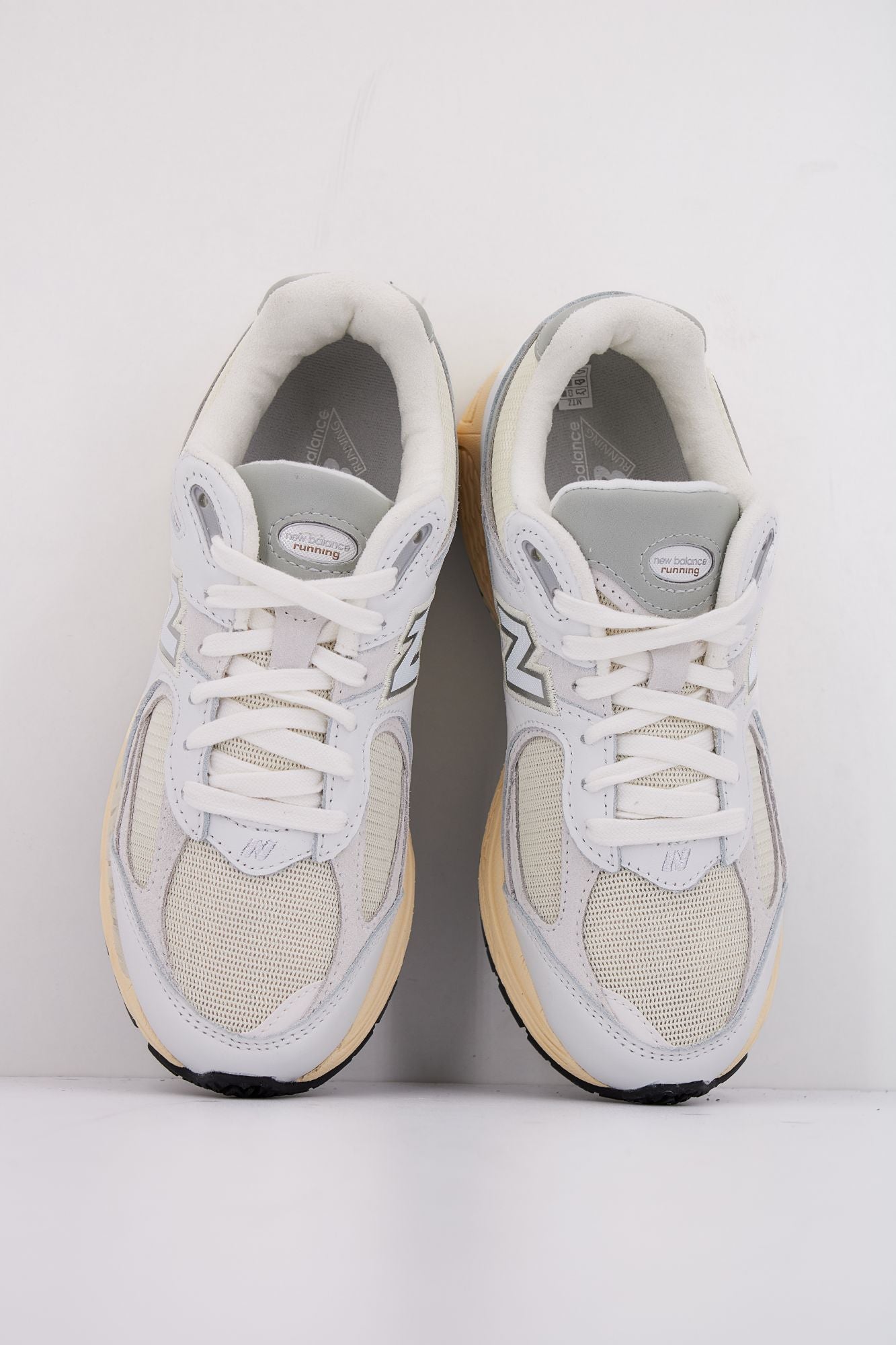 NEW BALANCE M2002  en color BLANCO (3)