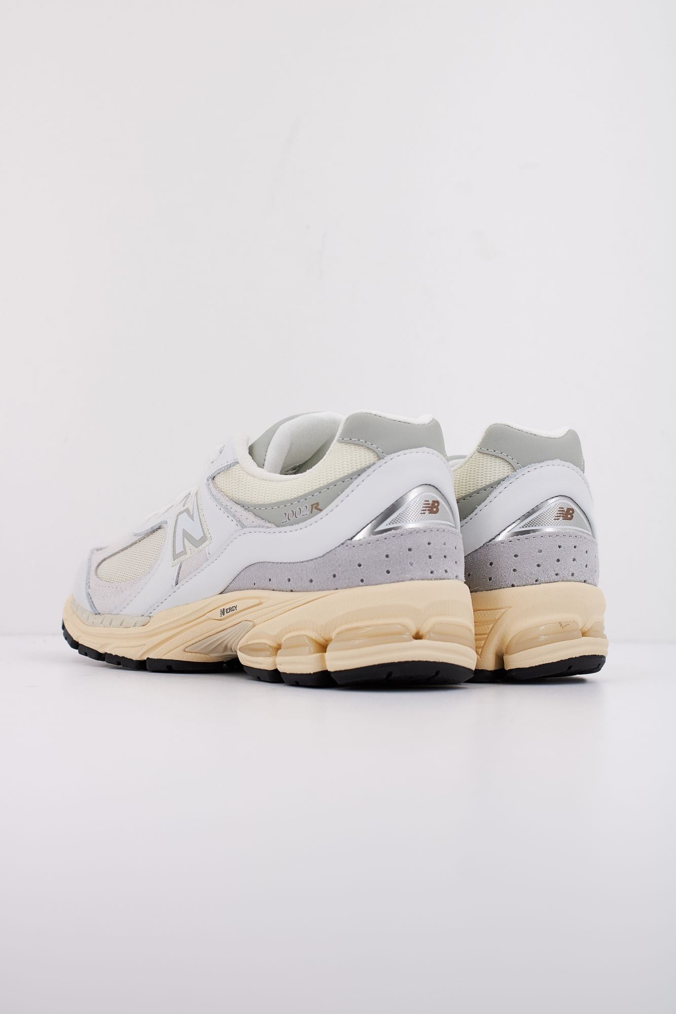 NEW BALANCE M2002  en color BLANCO (4)