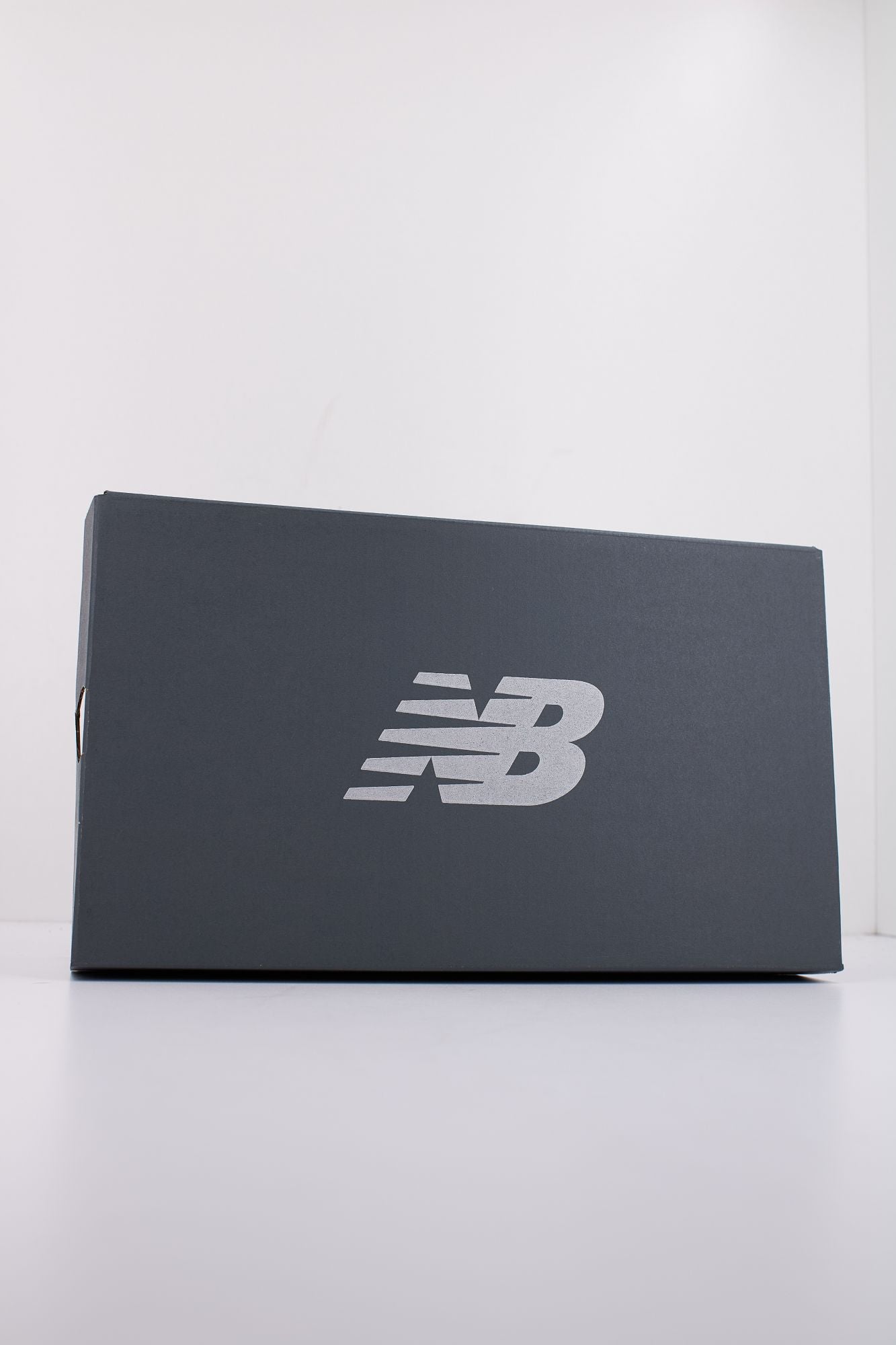 NEW BALANCE M2002  en color BLANCO (6)