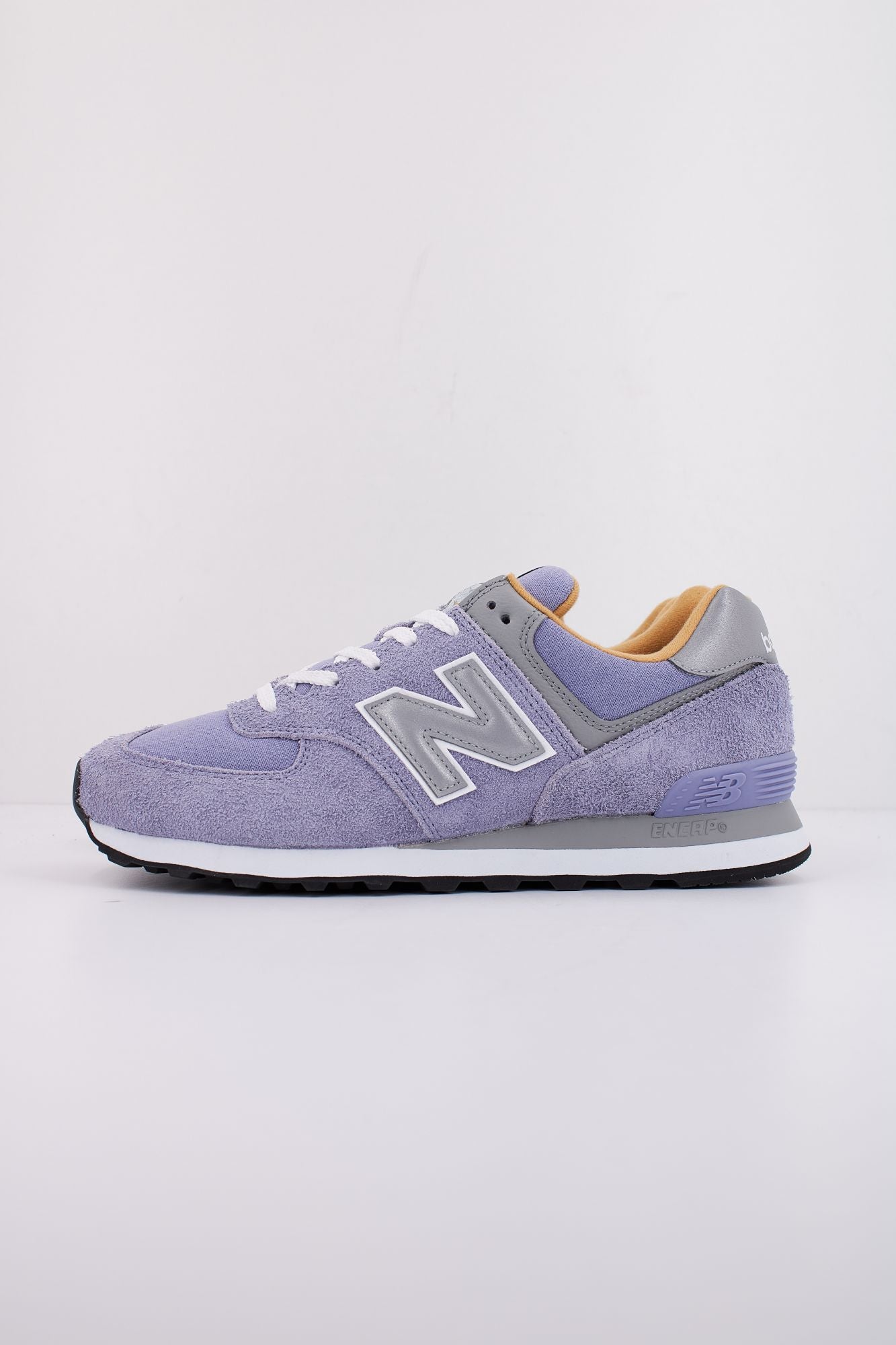 NEW BALANCE U574 BGG  en color VIOLETA (1)