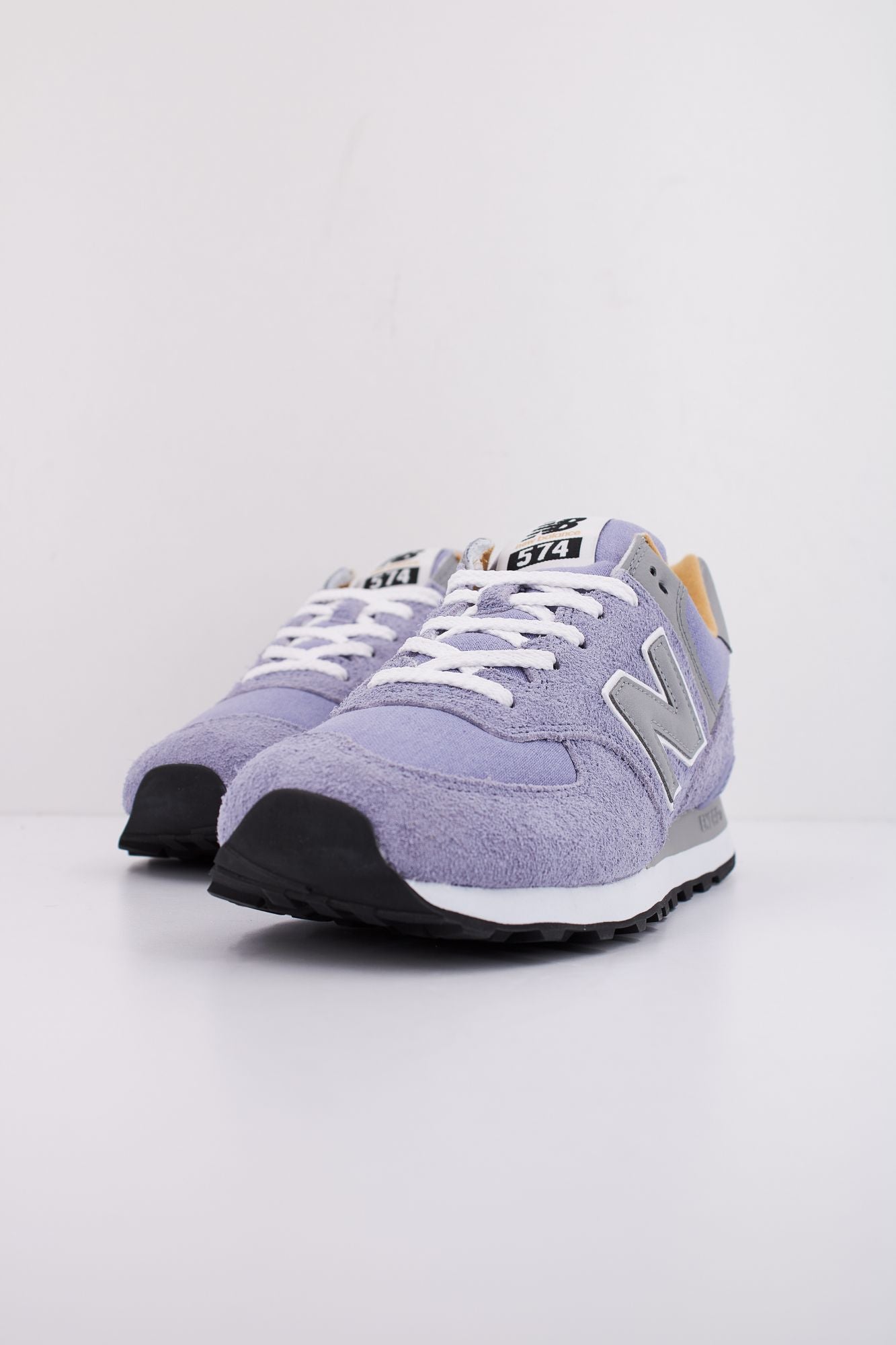 NEW BALANCE U574 BGG  en color VIOLETA (2)