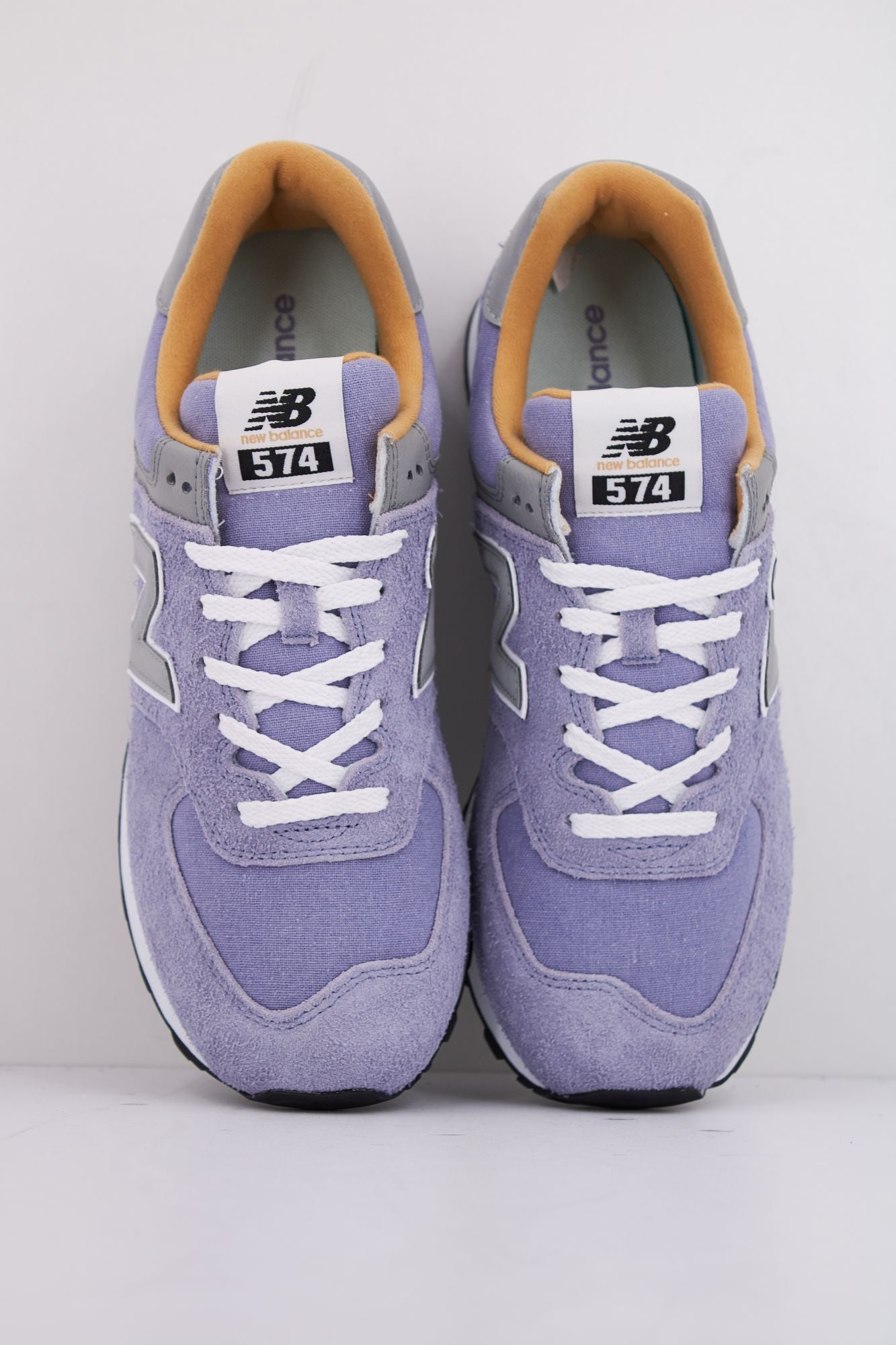 NEW BALANCE U574 BGG  en color VIOLETA (3)