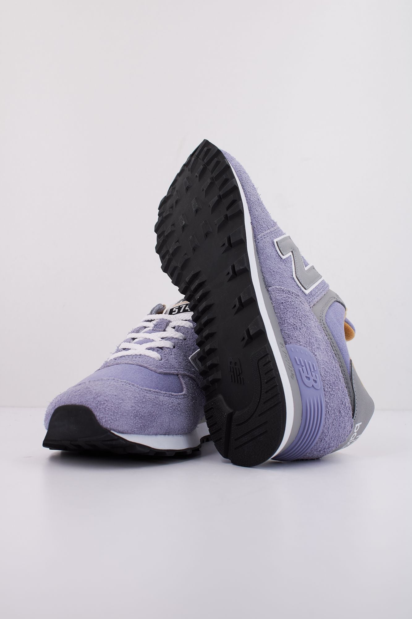 NEW BALANCE U574 BGG  en color VIOLETA (5)