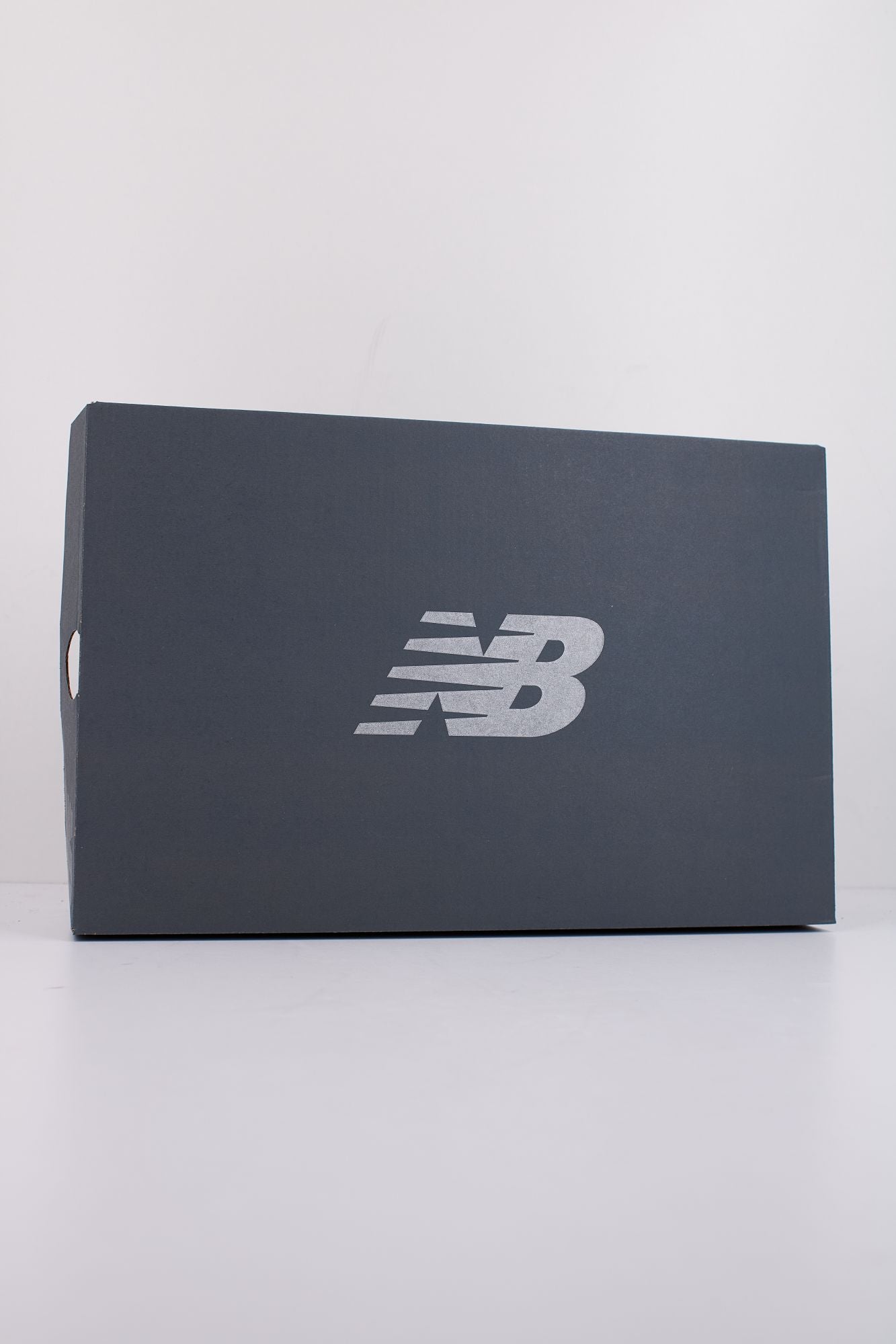 NEW BALANCE U574 BGG  en color VIOLETA (6)