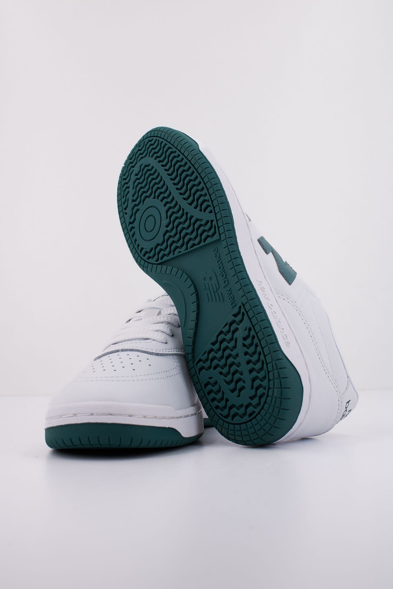 NEW BALANCE BB80 en color BLANCO (5)