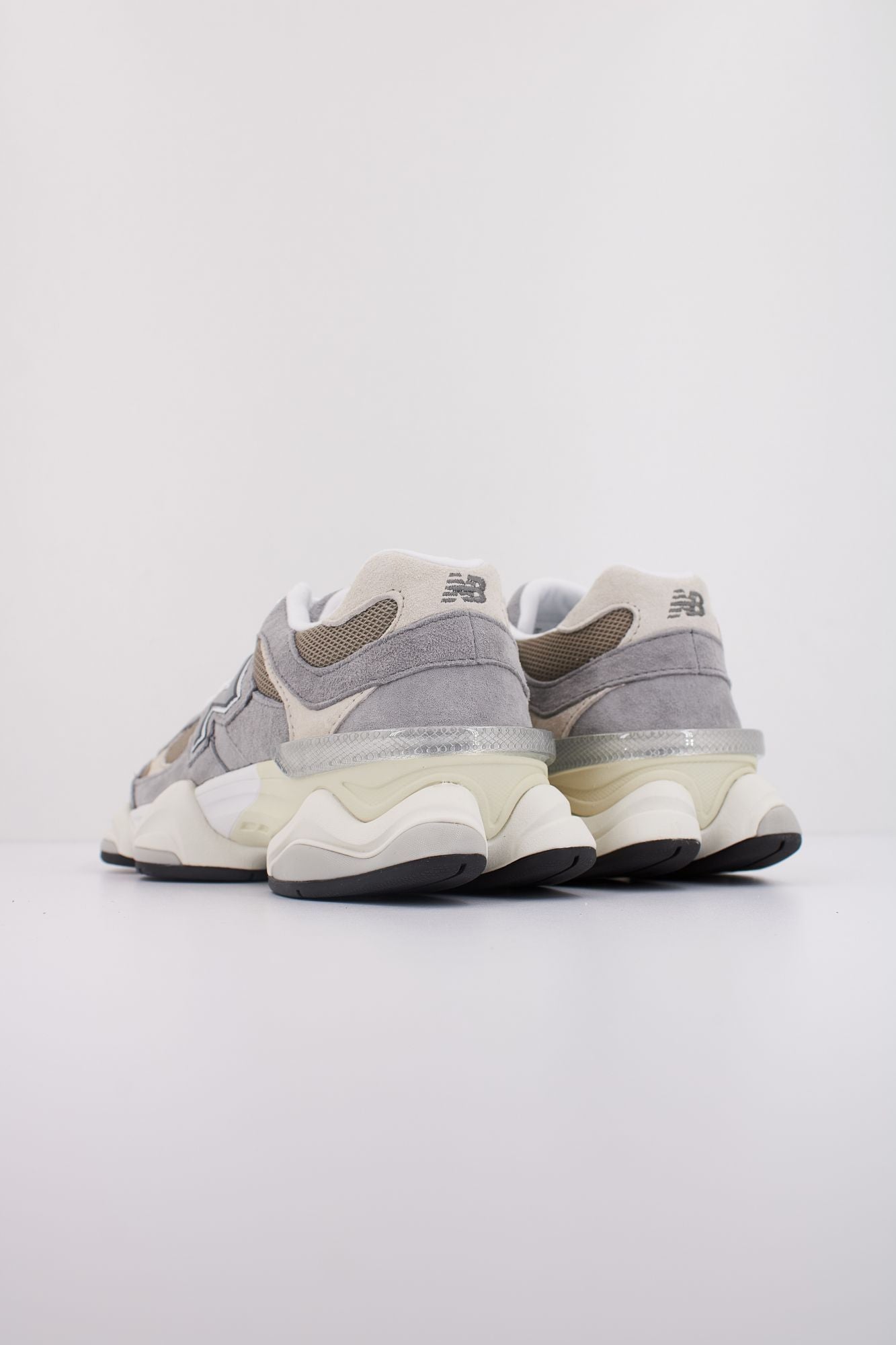 NEW BALANCE U9060  en color GRIS (4)