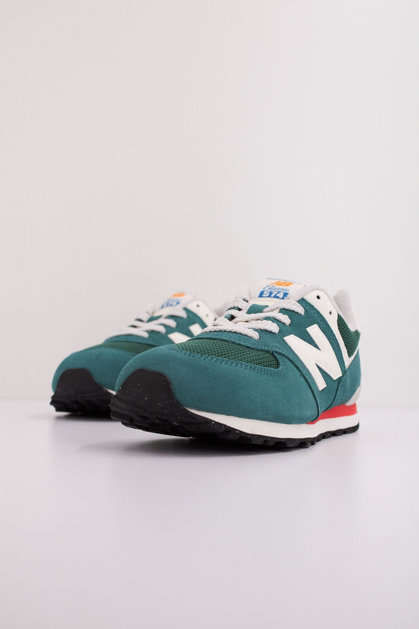 NEW BALANCE GC574 VPG  en color VERDE (2)