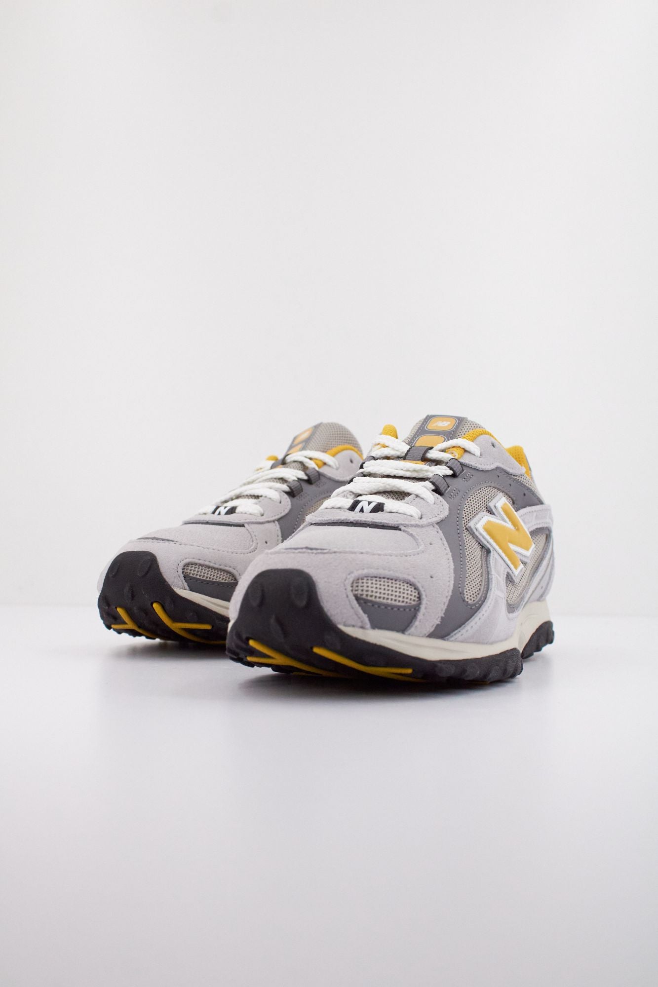 NEW BALANCE U204L NPB en color GRIS (2)