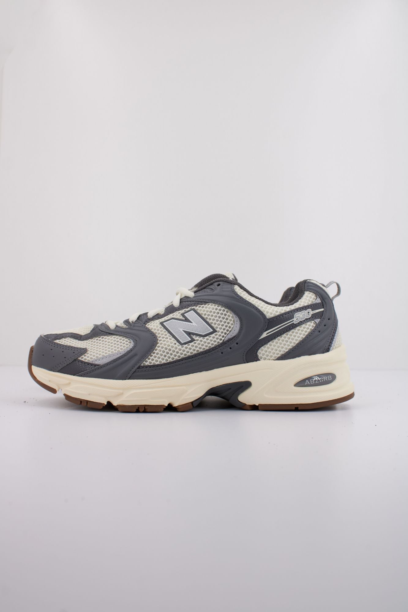 NEW BALANCE MR530  en color GRIS (1)