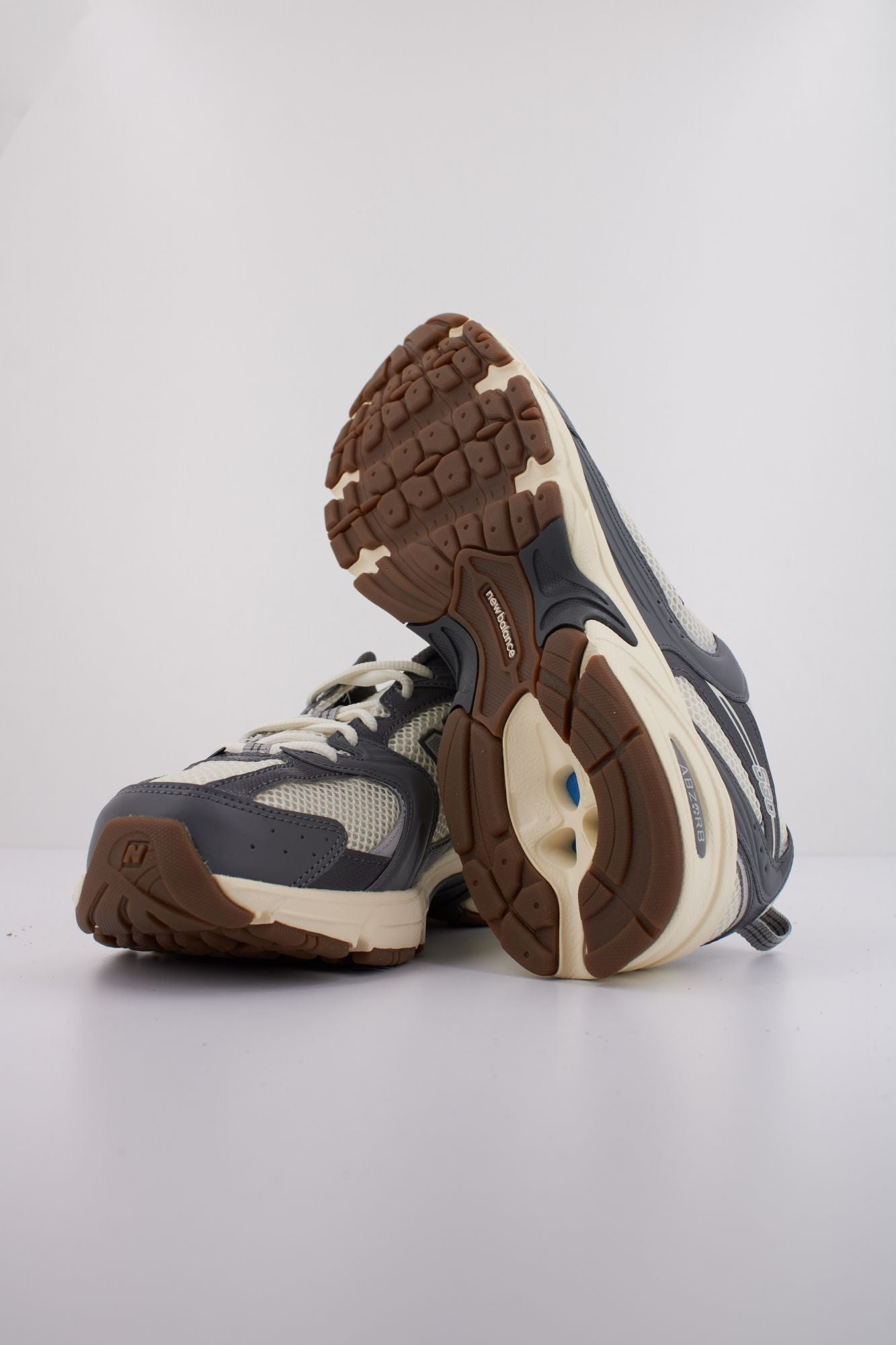 NEW BALANCE MR530  en color GRIS (5)