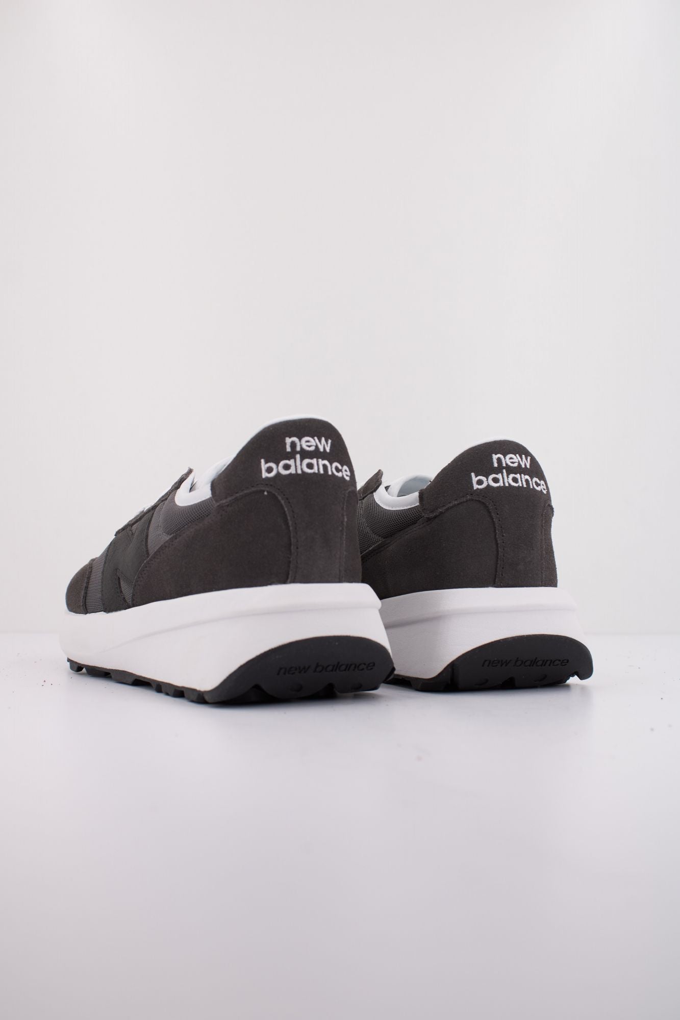 NEW BALANCE U370 HD en color GRIS (4)