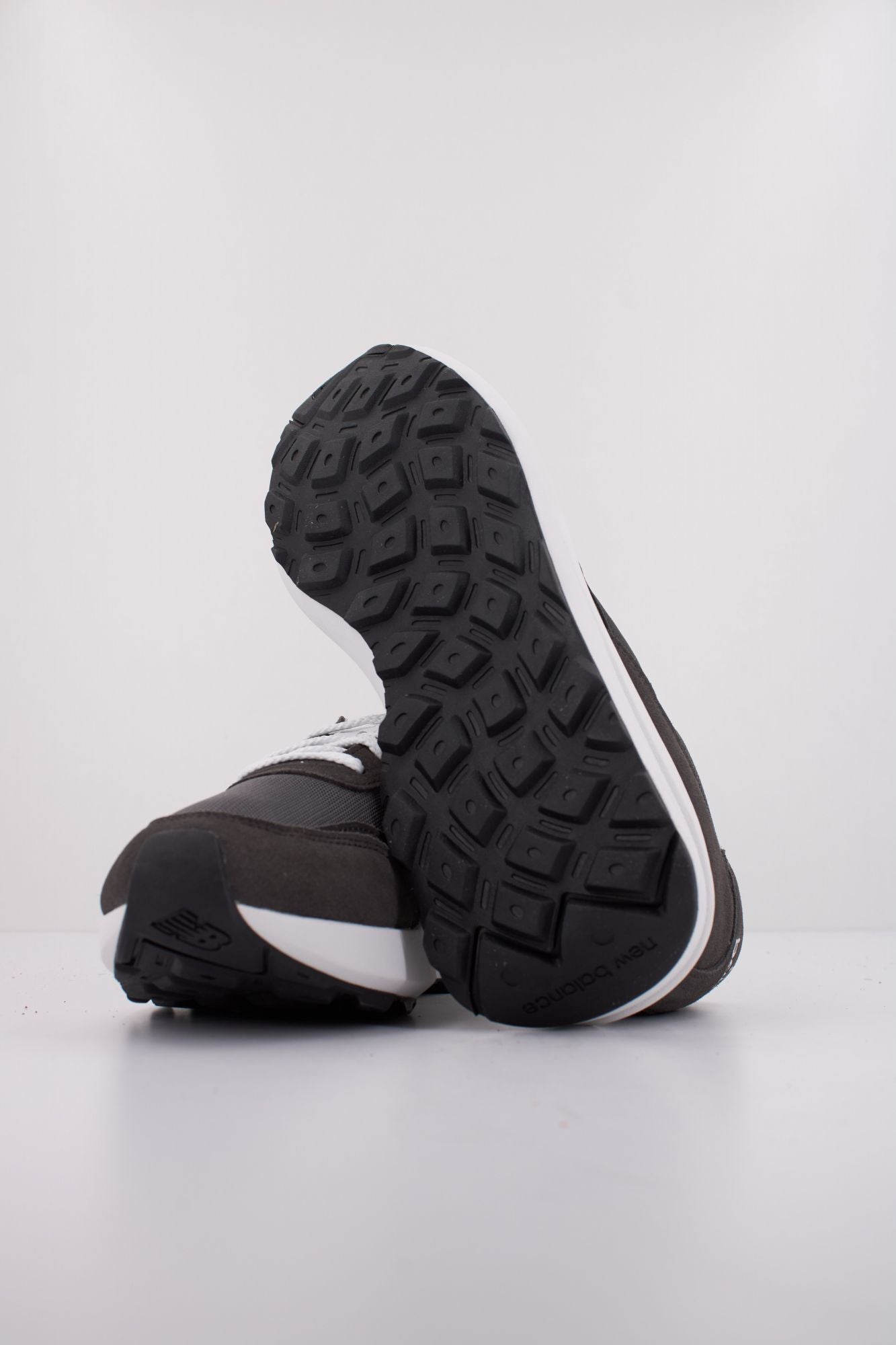 NEW BALANCE U370 HD en color GRIS (5)