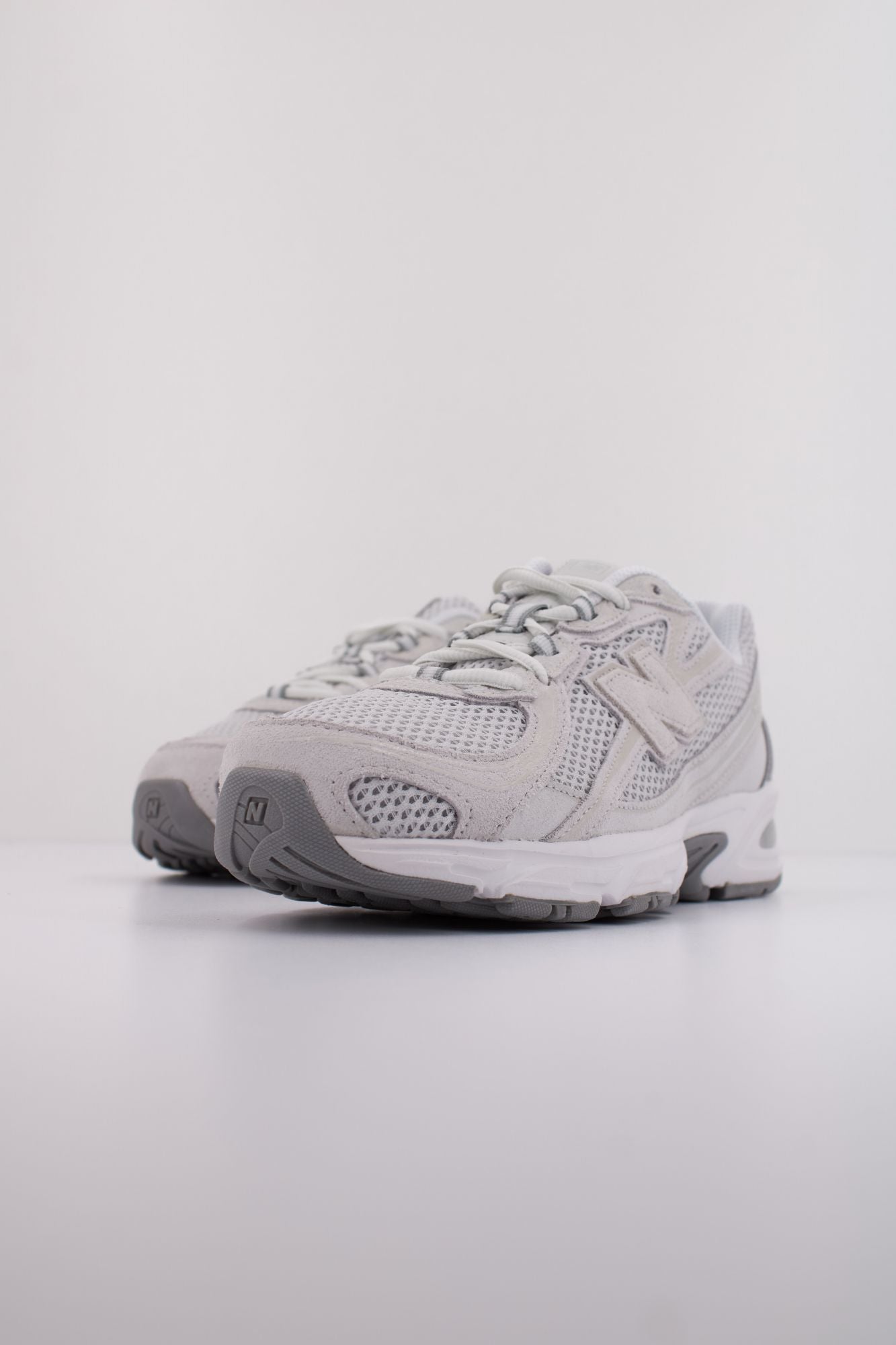 NEW BALANCE U740  en color GRIS (2)