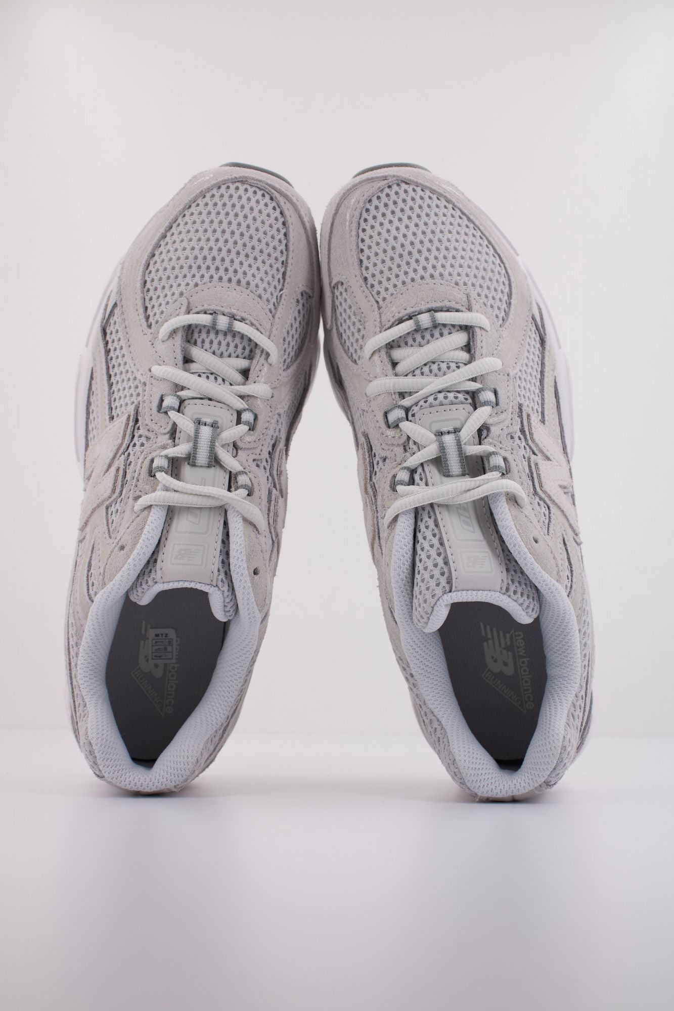 NEW BALANCE U740  en color GRIS (3)