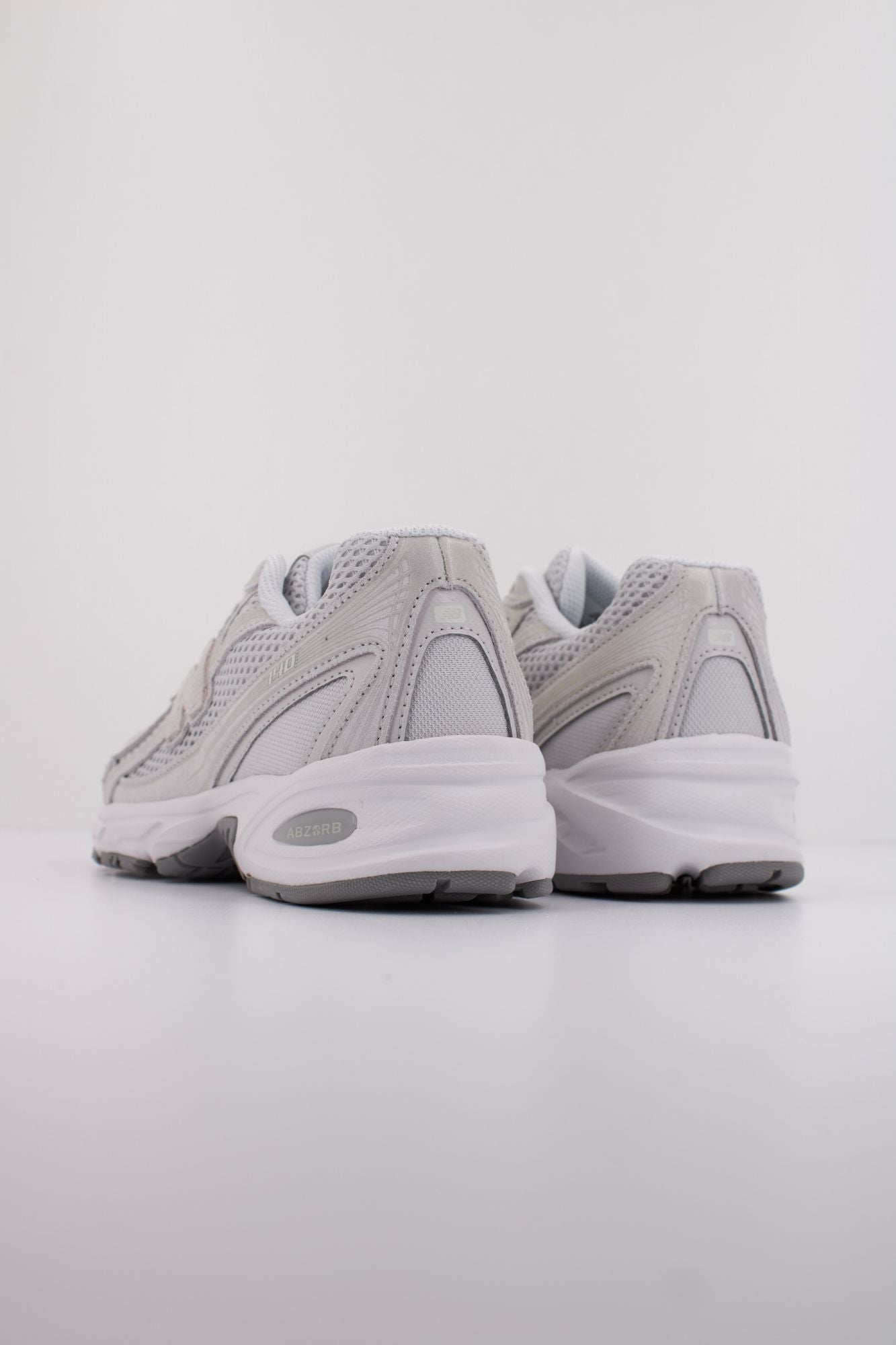 NEW BALANCE U740  en color GRIS (4)