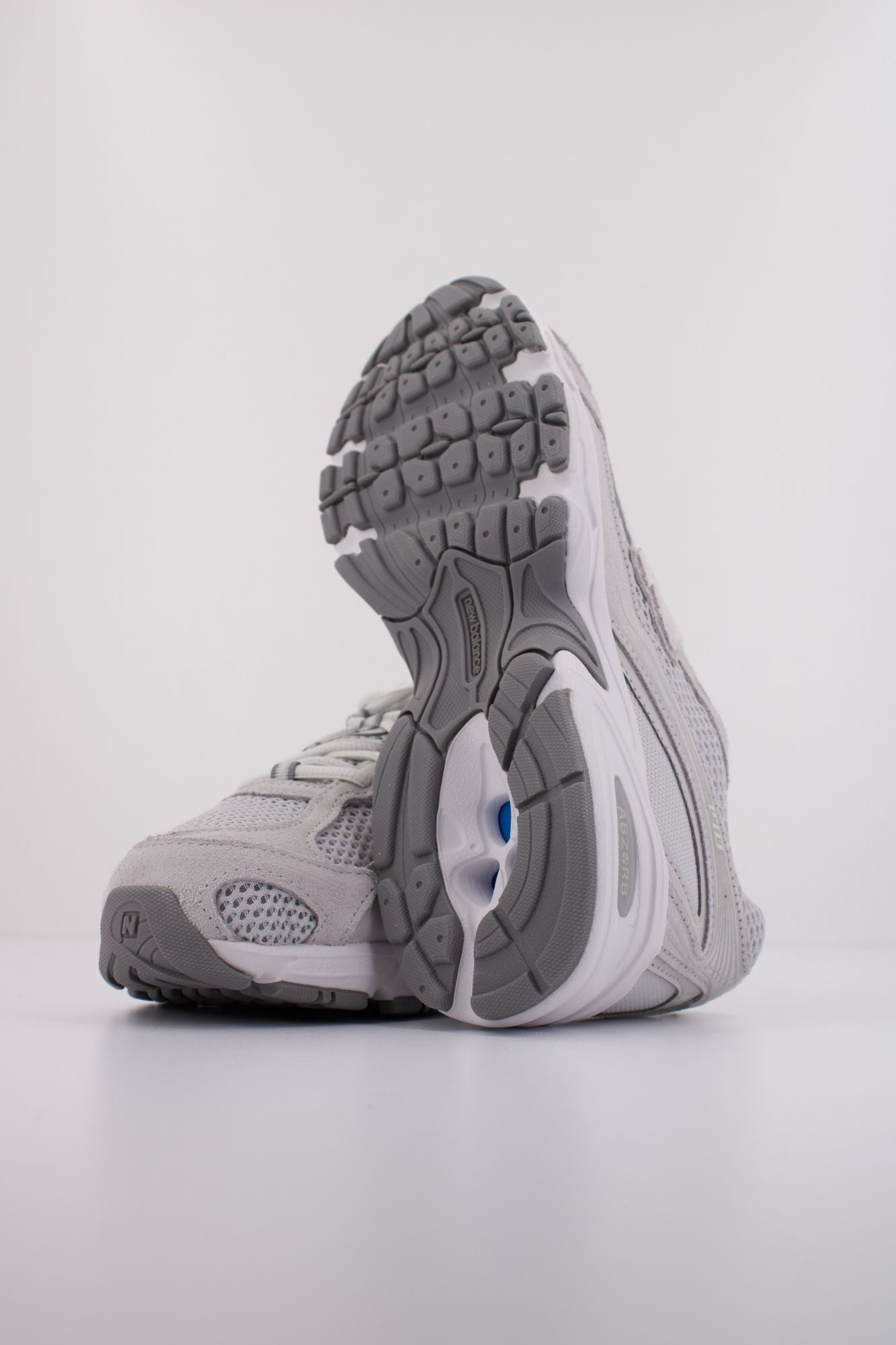 NEW BALANCE U740  en color GRIS (5)