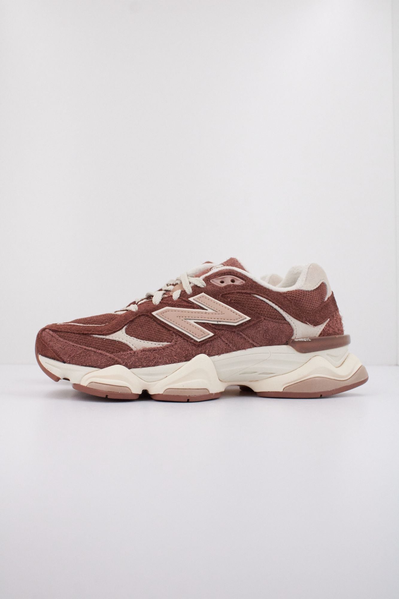 NEW BALANCE U9060 CCC en color MARRON (1)