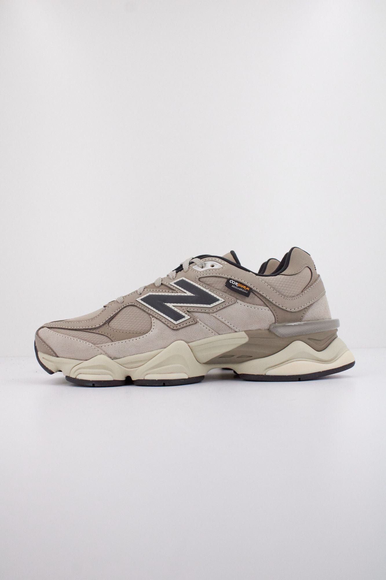 NEW BALANCE U9060 en color MARRON (1)