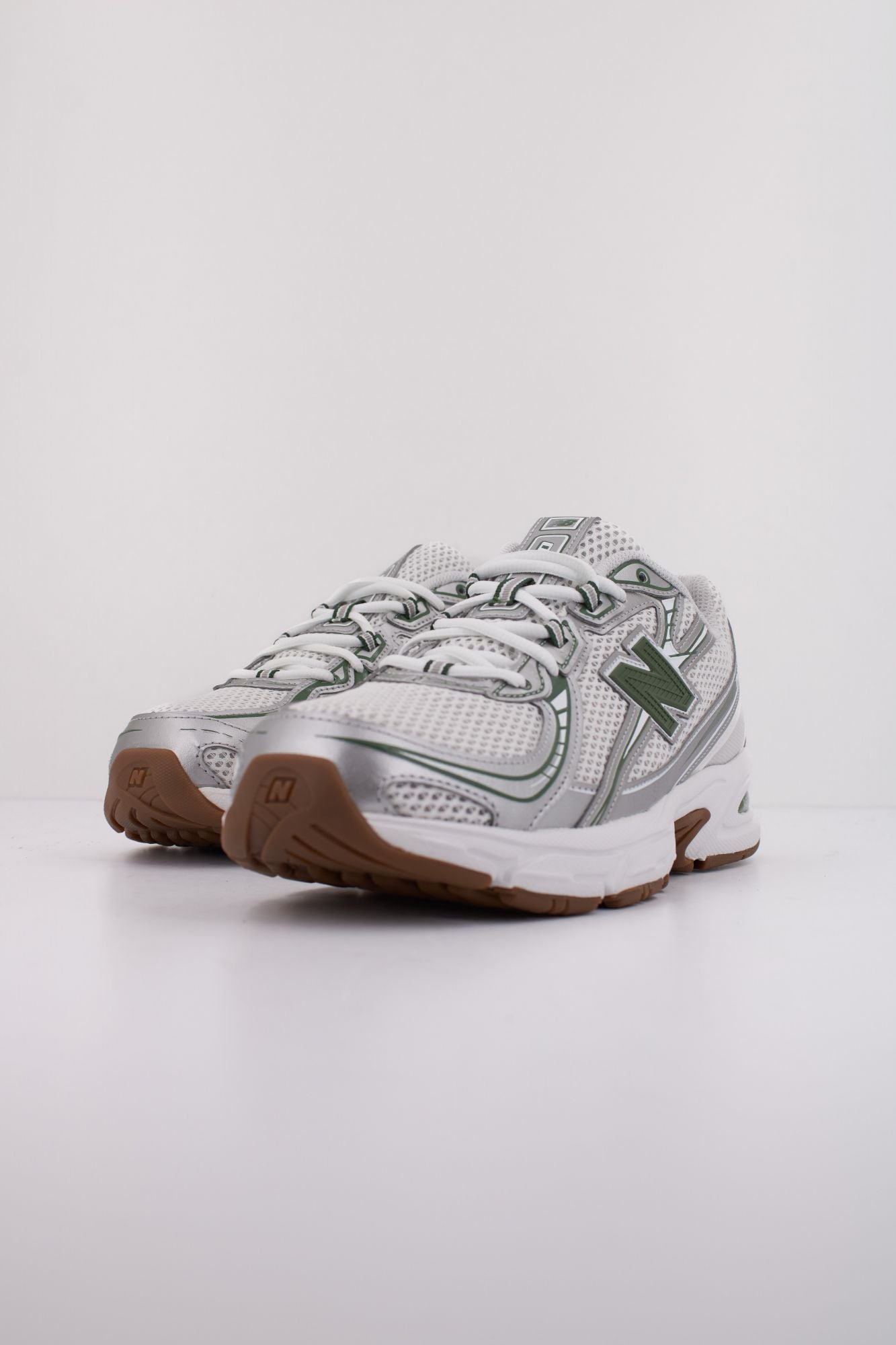 NEW BALANCE U740 SF2 en color BLANCO (2)