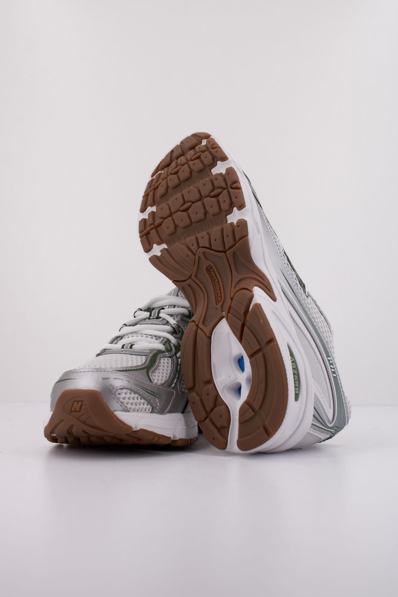 NEW BALANCE U740 SF2 en color BLANCO (5)