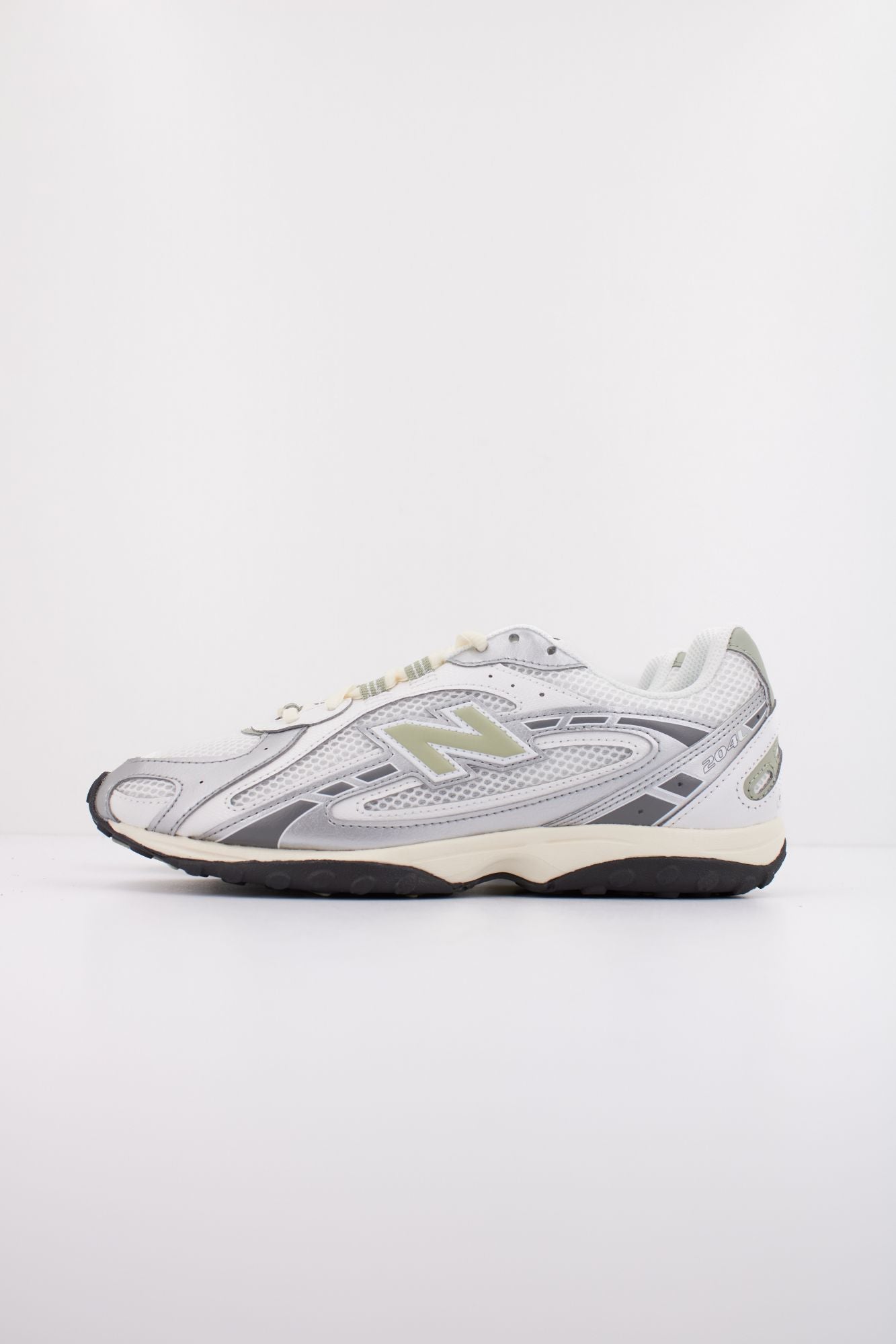 NEW BALANCE U204L SWB en color BLANCO (1)