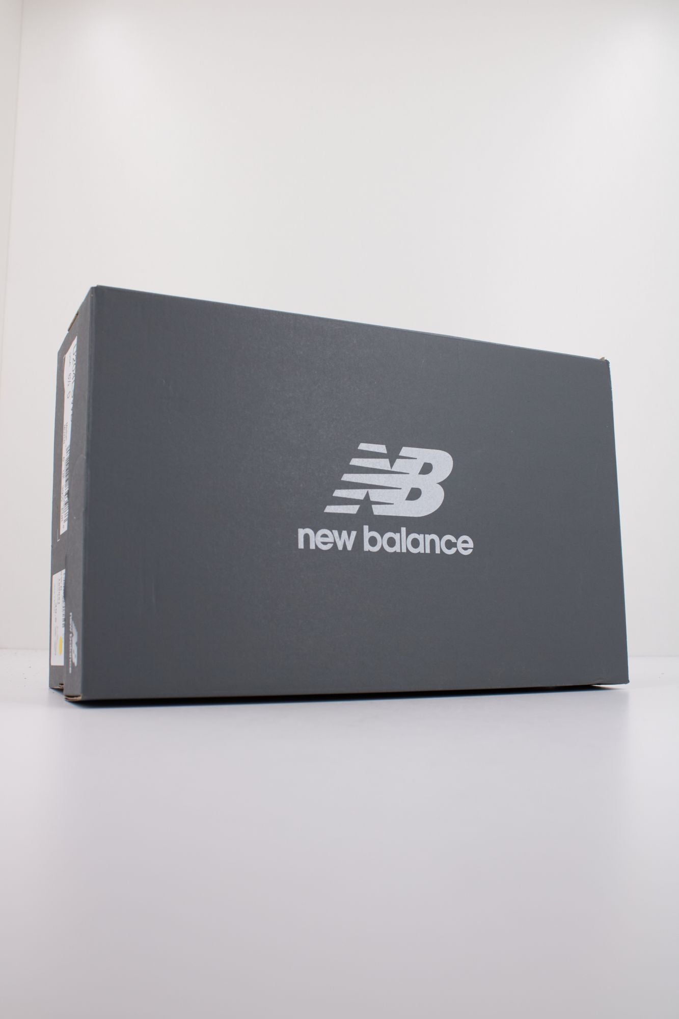 NEW BALANCE U204L SWB en color BLANCO (6)