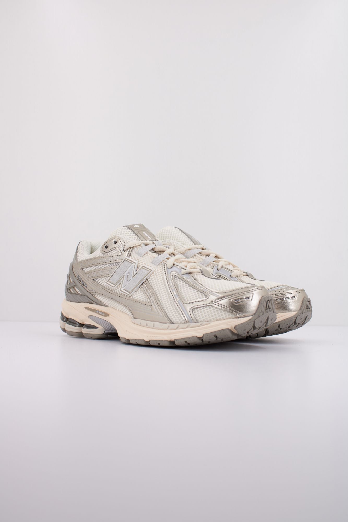 NEW BALANCE U1906 en color BLANCO (2)