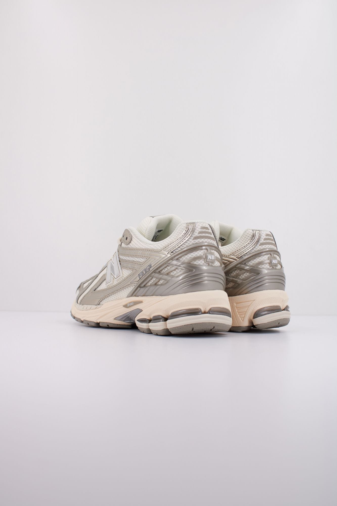NEW BALANCE U1906 en color BLANCO (4)