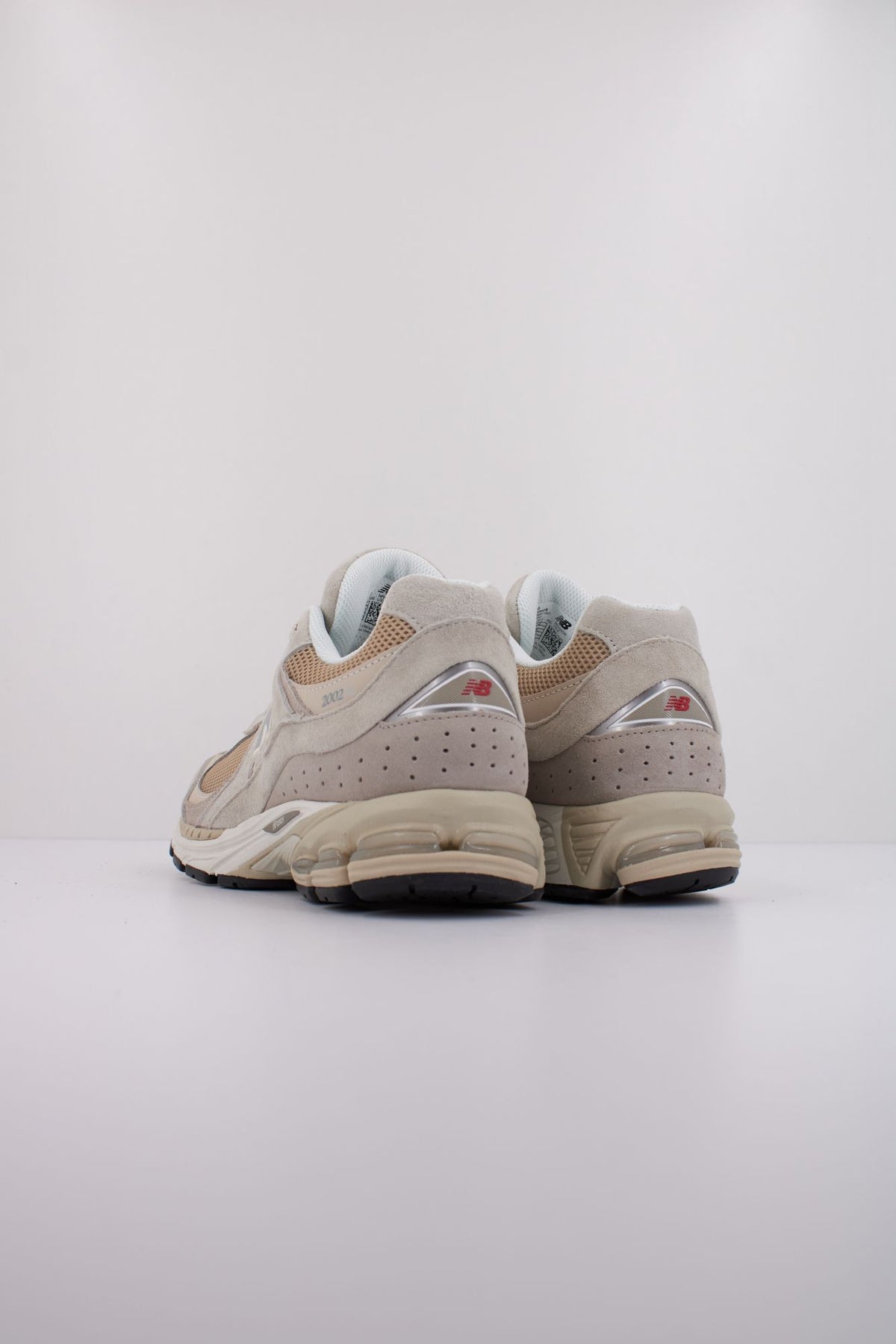 NEW BALANCE U2002 en color MARRON CLARO (4)