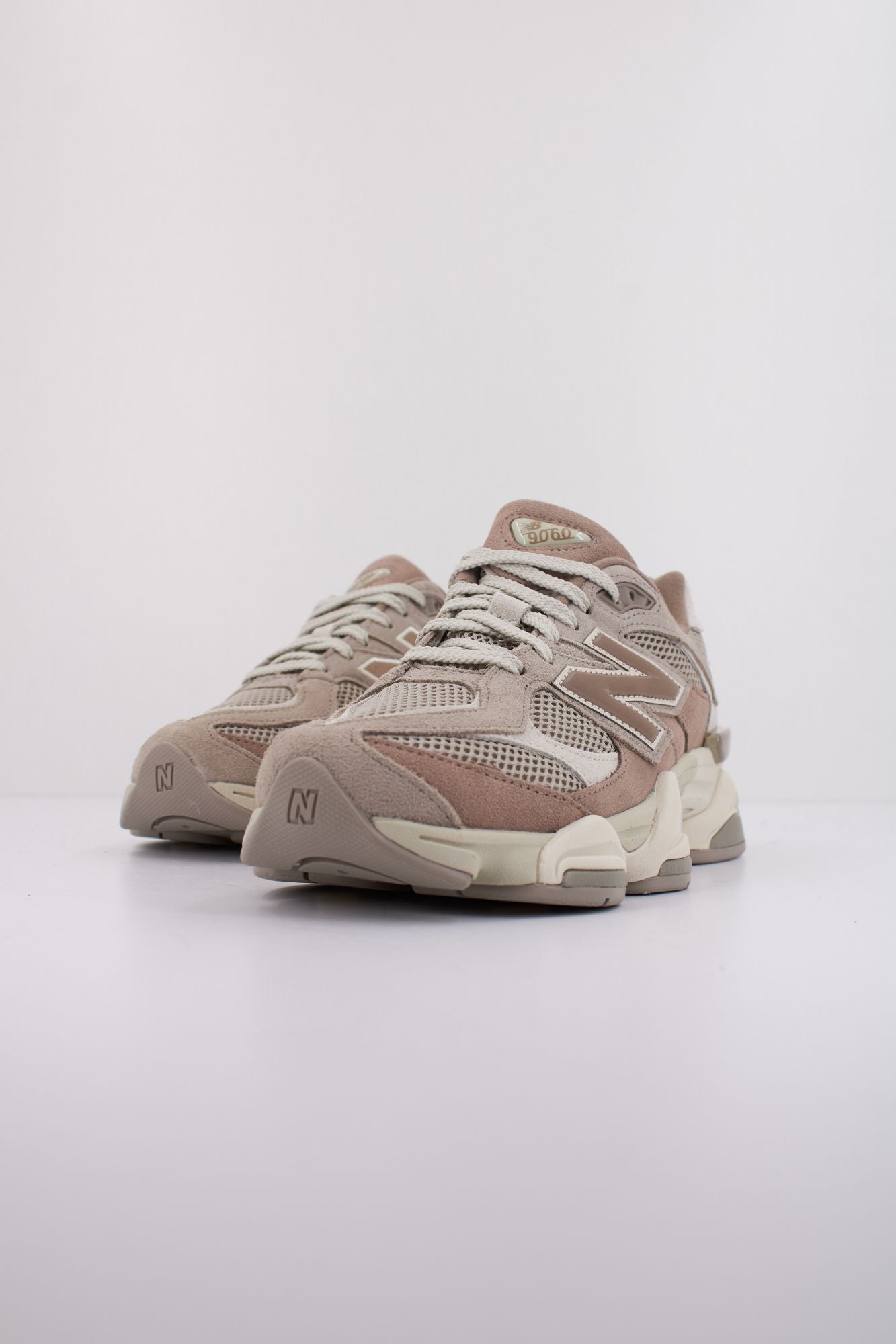 NEW BALANCE U9060 ERC en color BEIS (2)