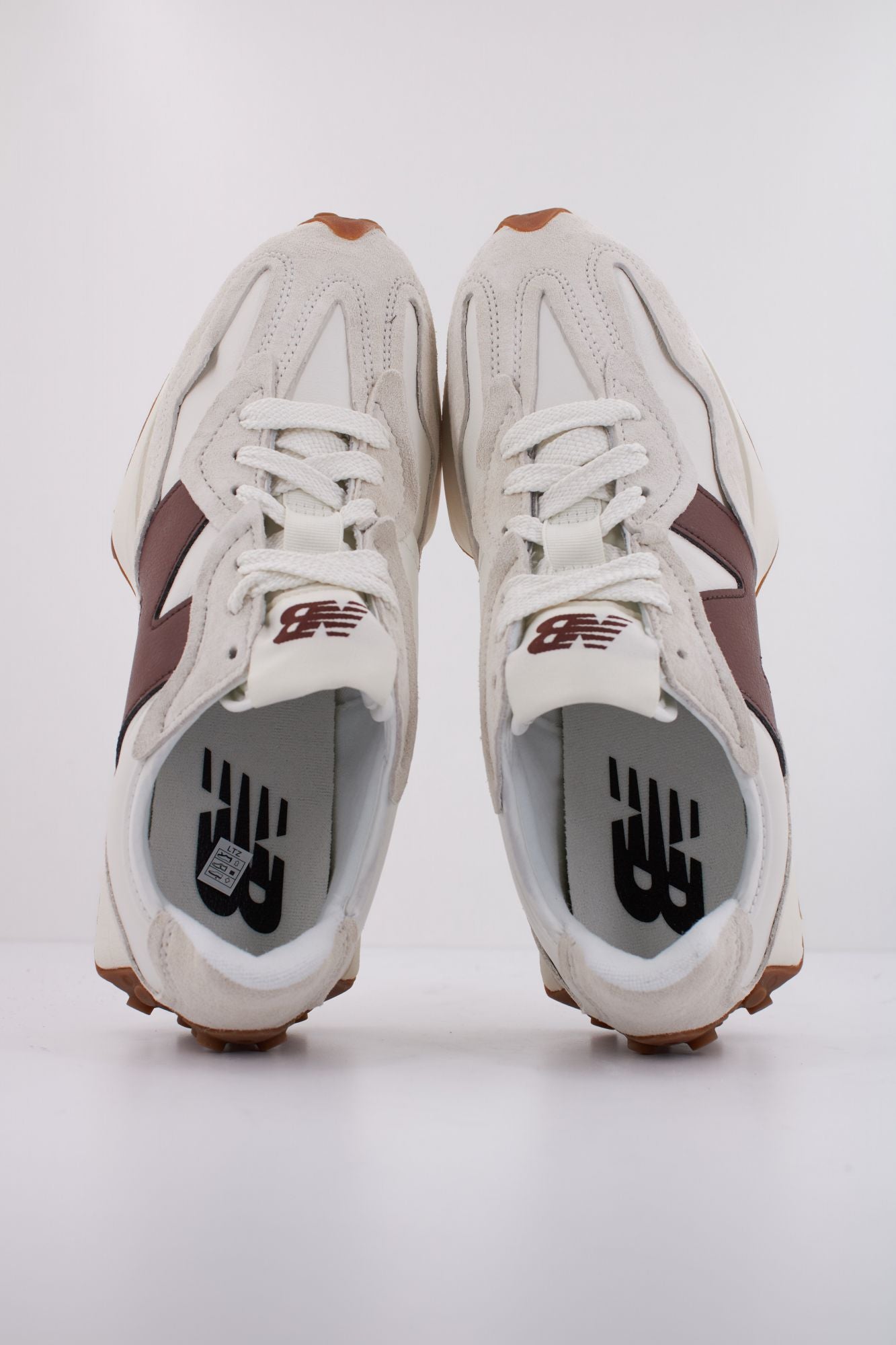 NEW BALANCE U327 WKM en color BLANCO (3)