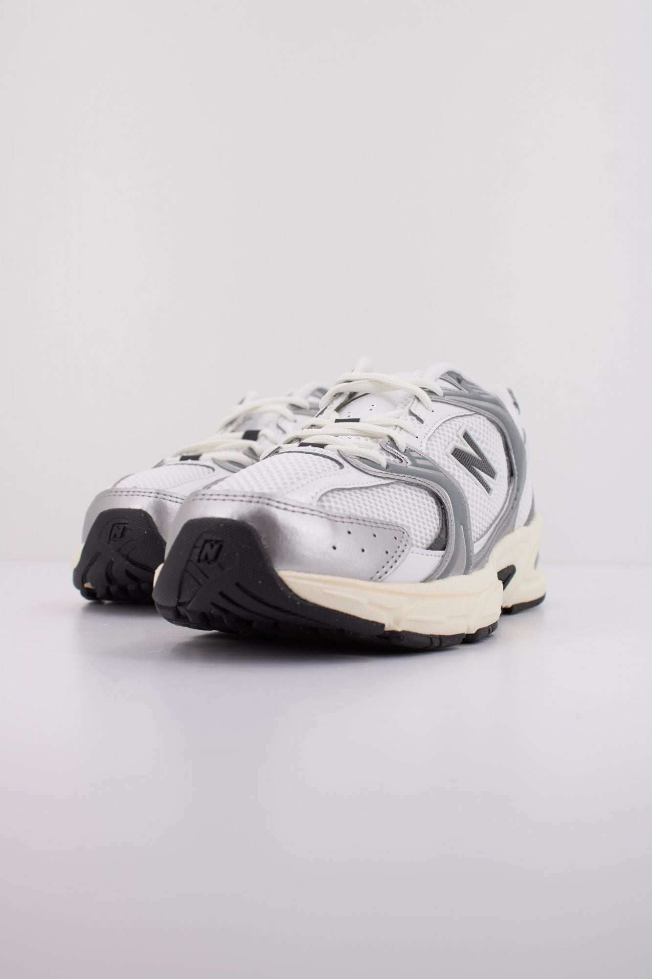 NEW BALANCE U530 ESA en color BLANCO (2)