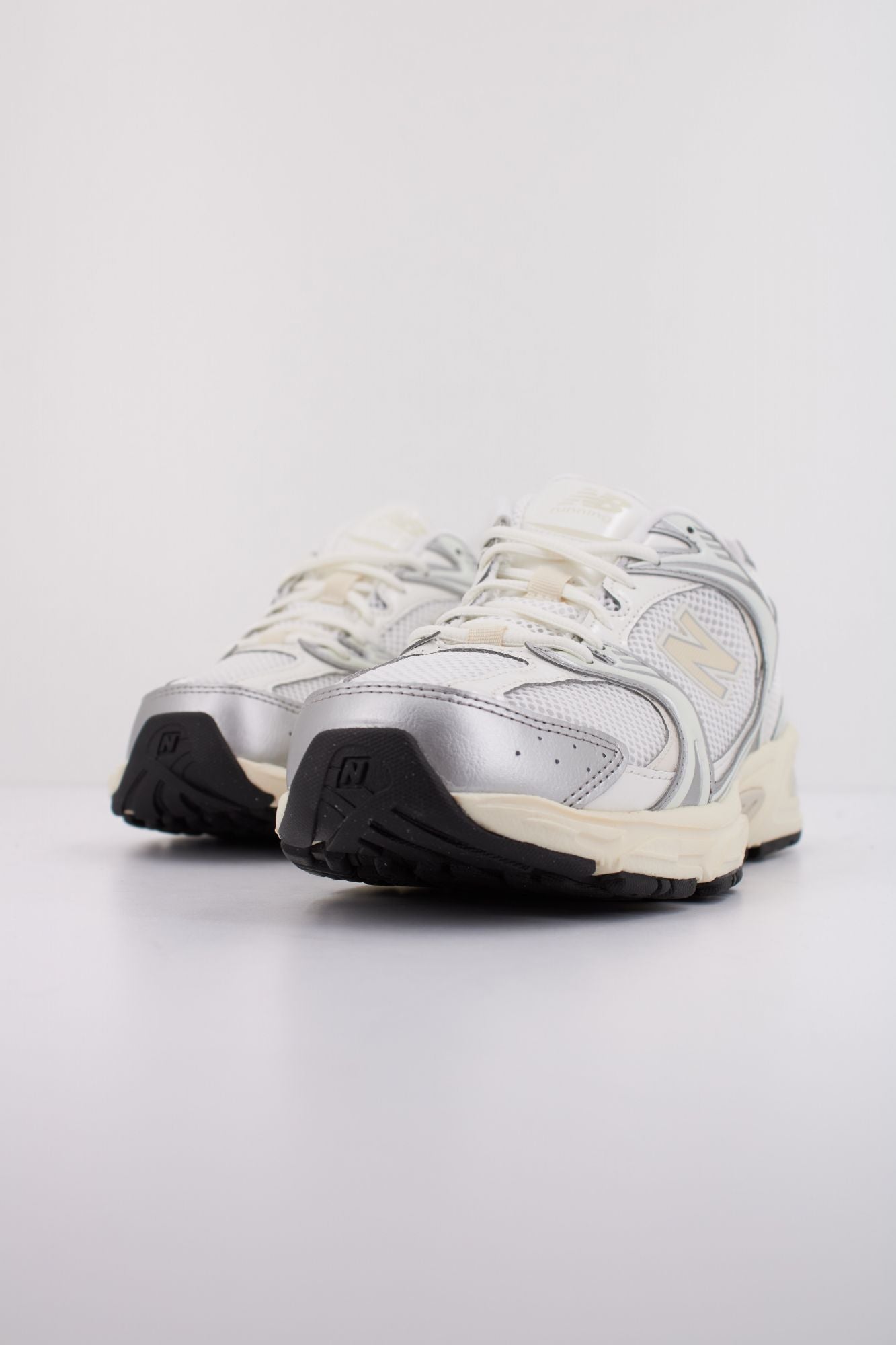 NEW BALANCE U530 SB en color BLANCO (2)