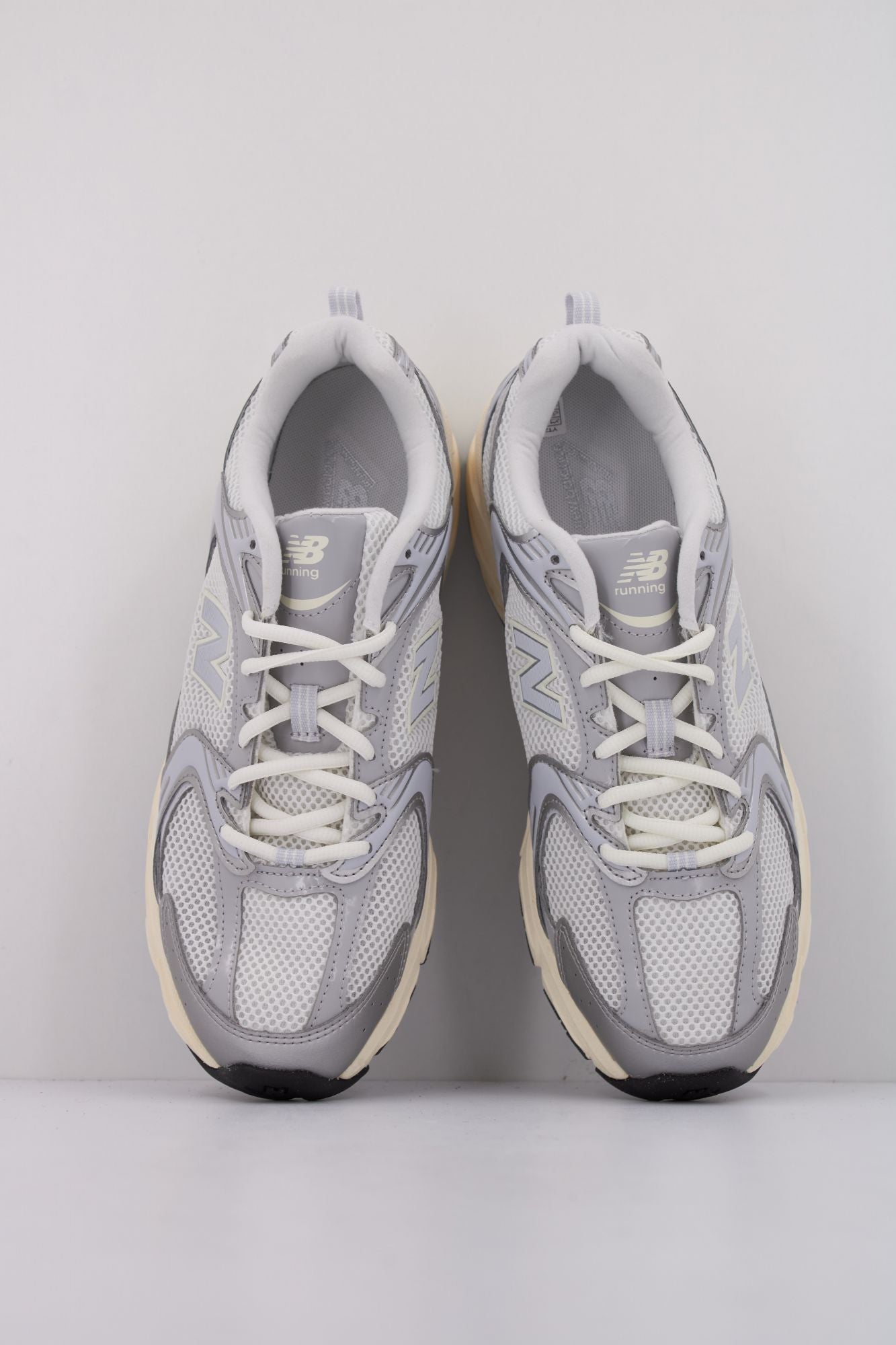 NEW BALANCE U530S EA en color GRIS (3)