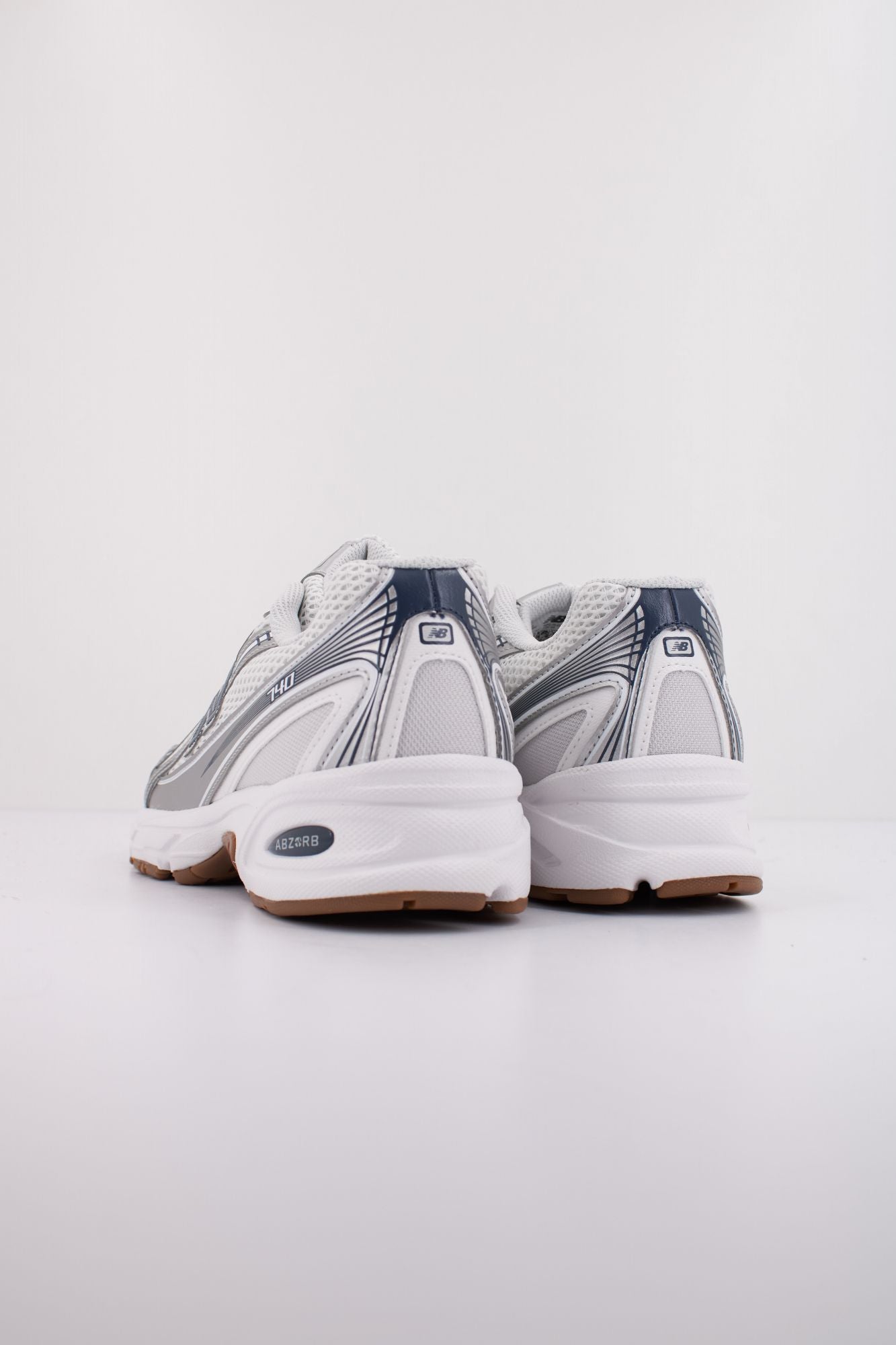 NEW BALANCE U740 SN2 en color BLANCO (4)