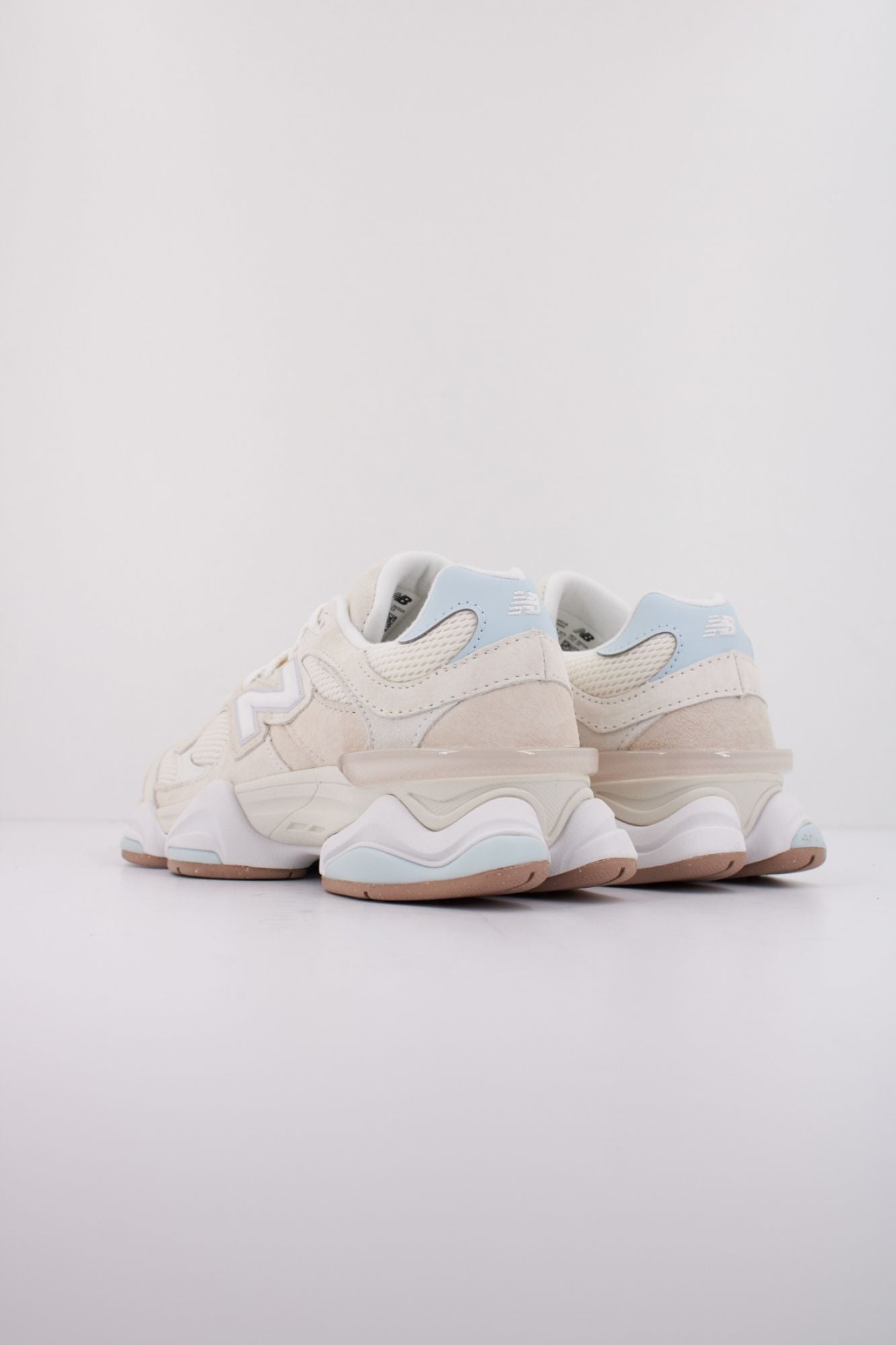 NEW BALANCE U9060 en color BEIS (4)